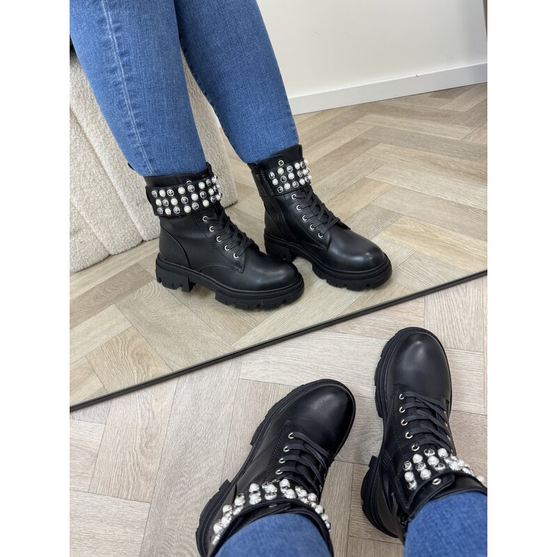 Boots Pearls Black D-28