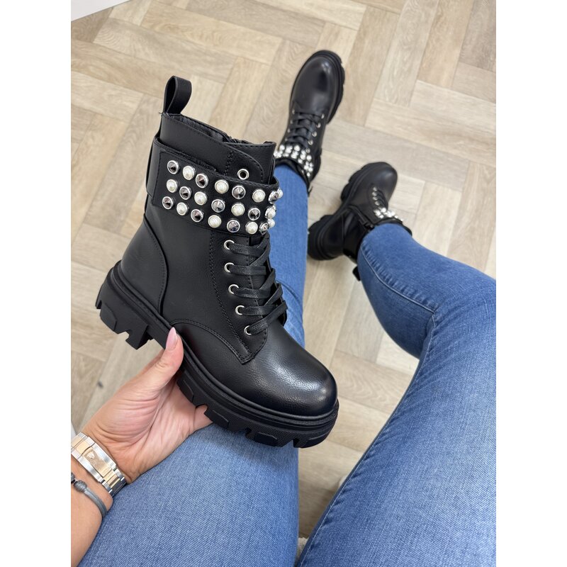 Boots Pearls Black D-28