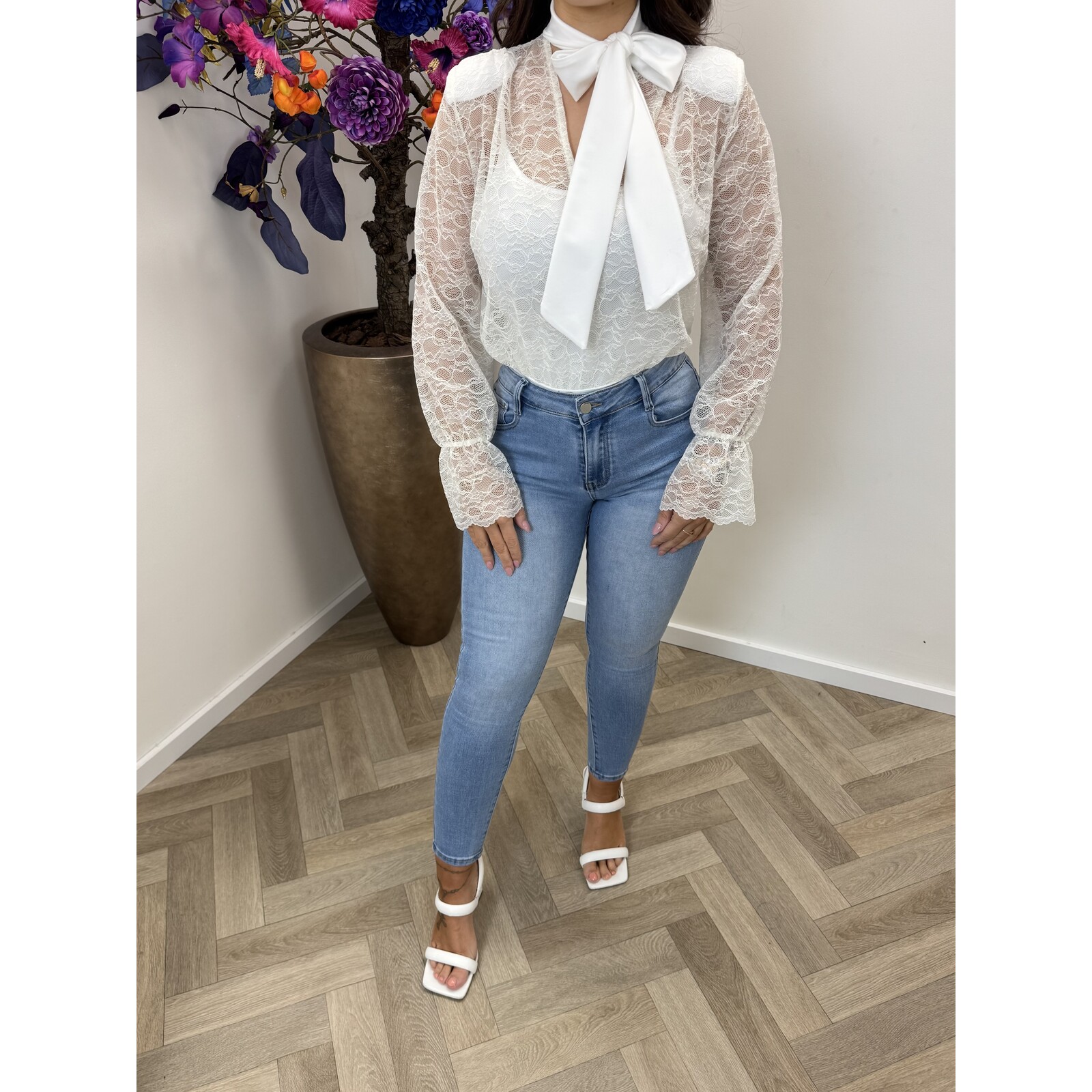 Body lace bow Gina White