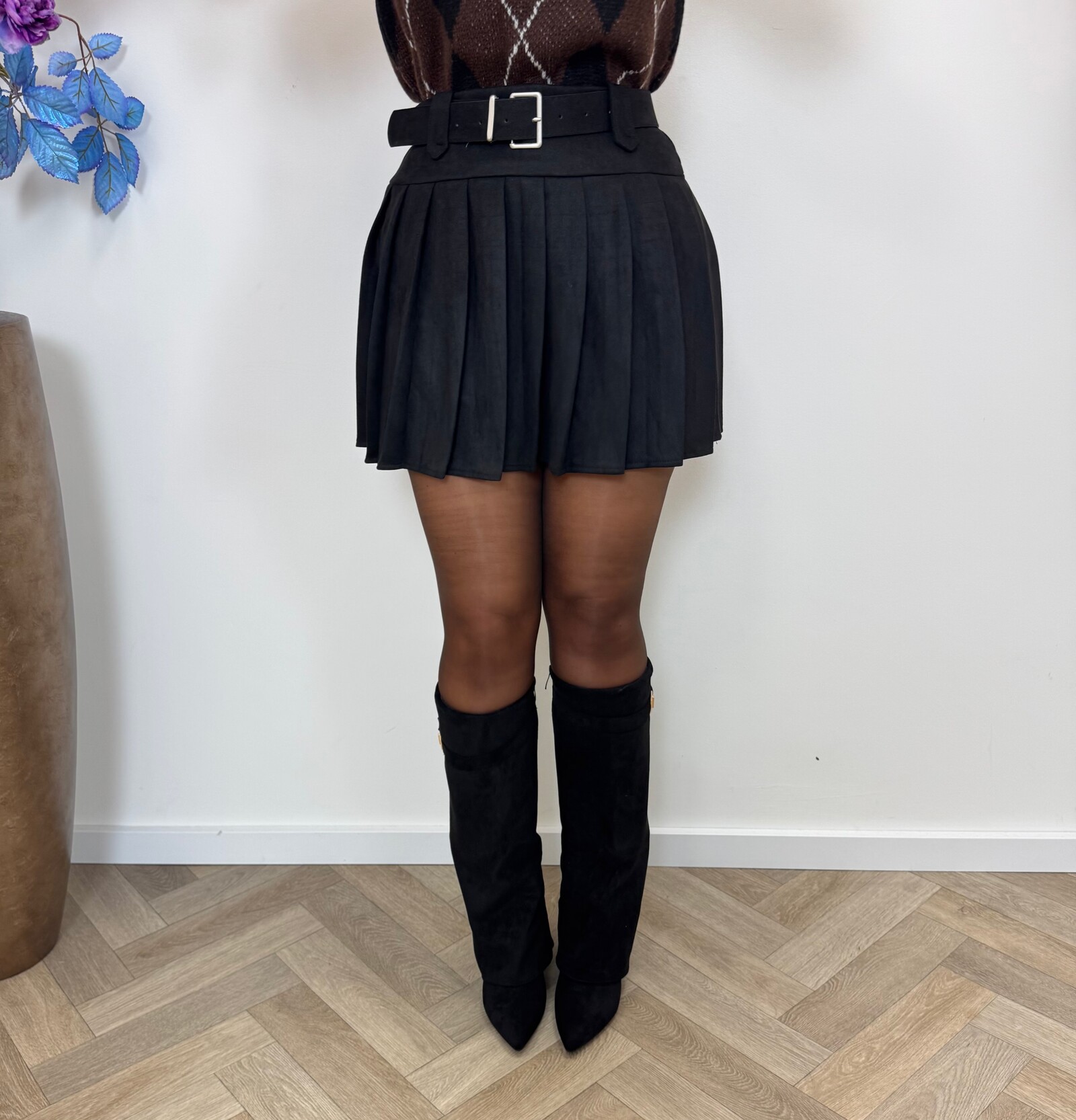 Skort Sofie suede plooi 9901 Black