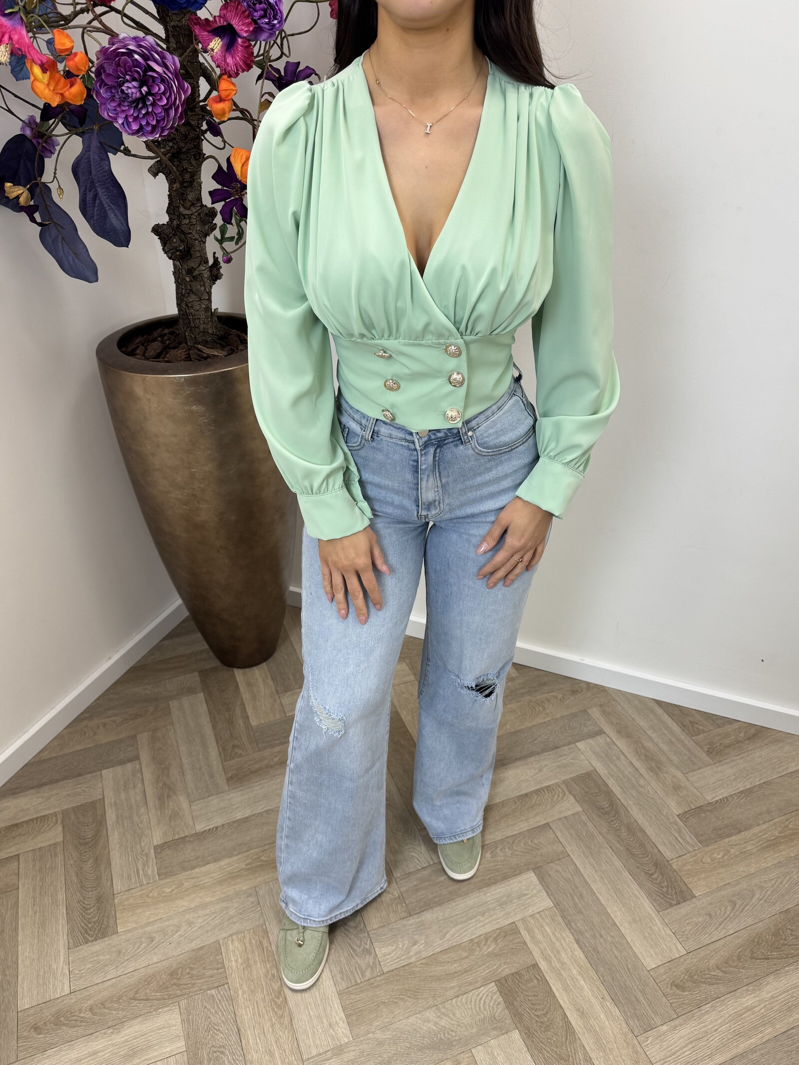 Top Ines button Mint