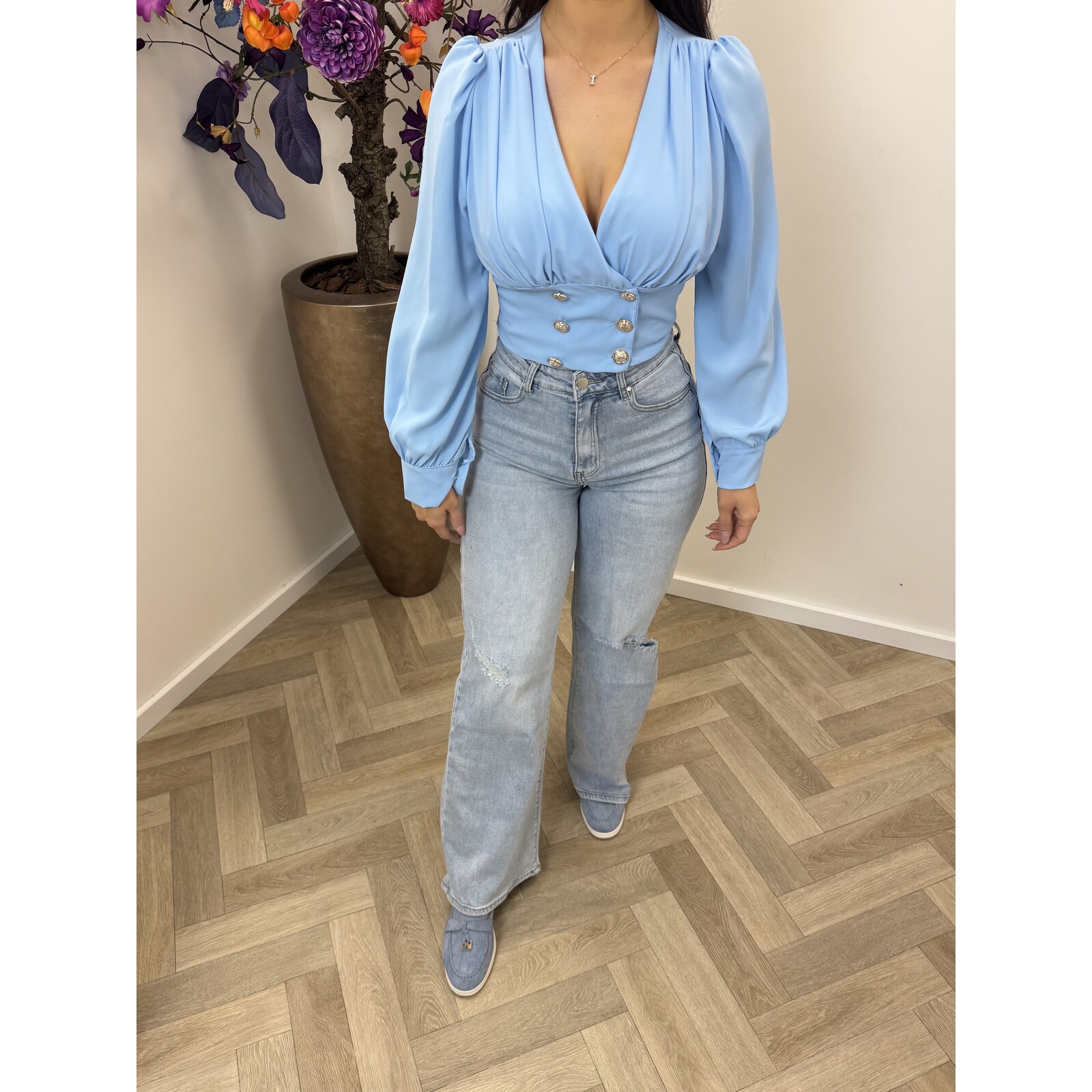 Top Ines button Light Blue