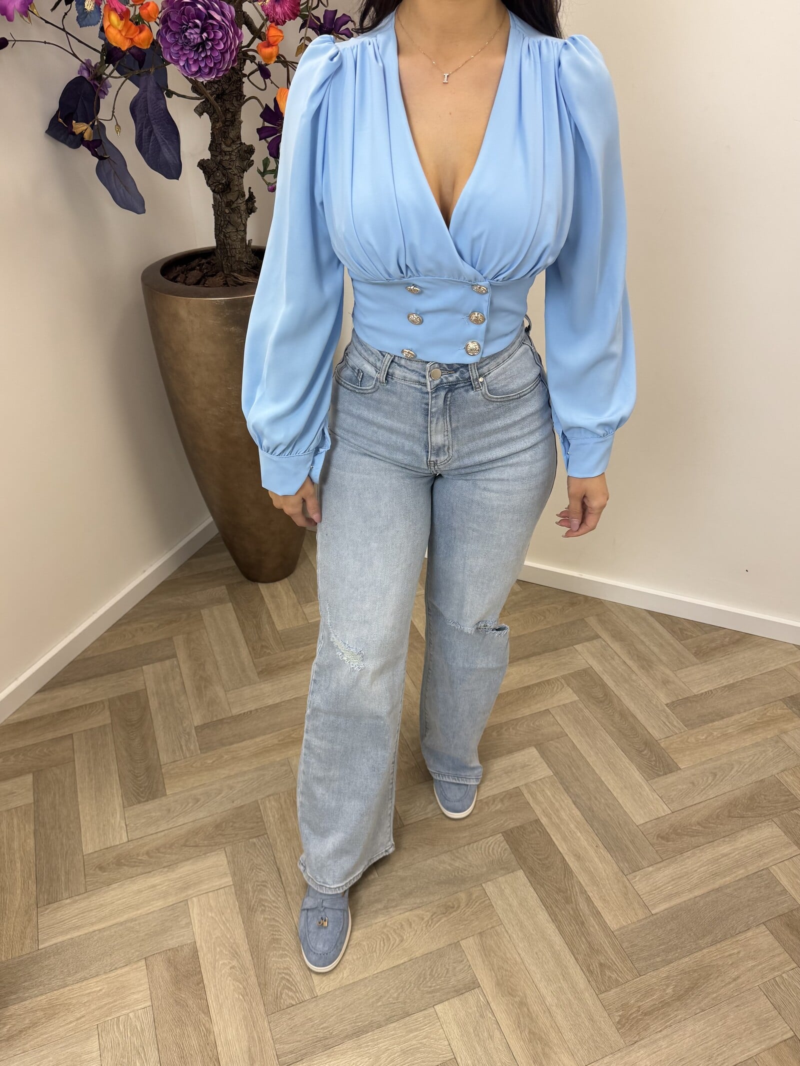 Top Ines button Light Blue