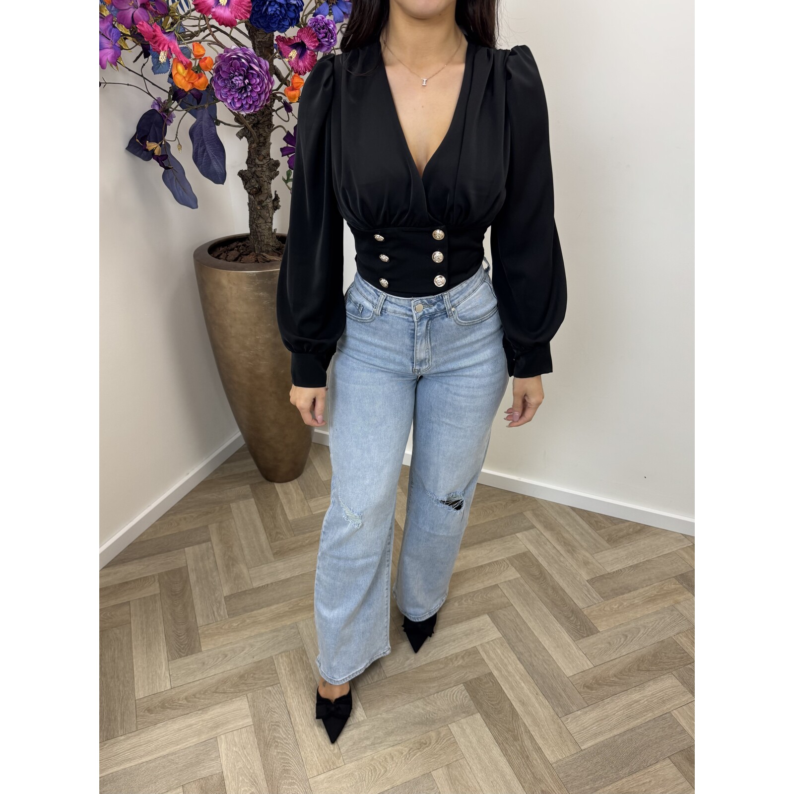 Top Ines button Black