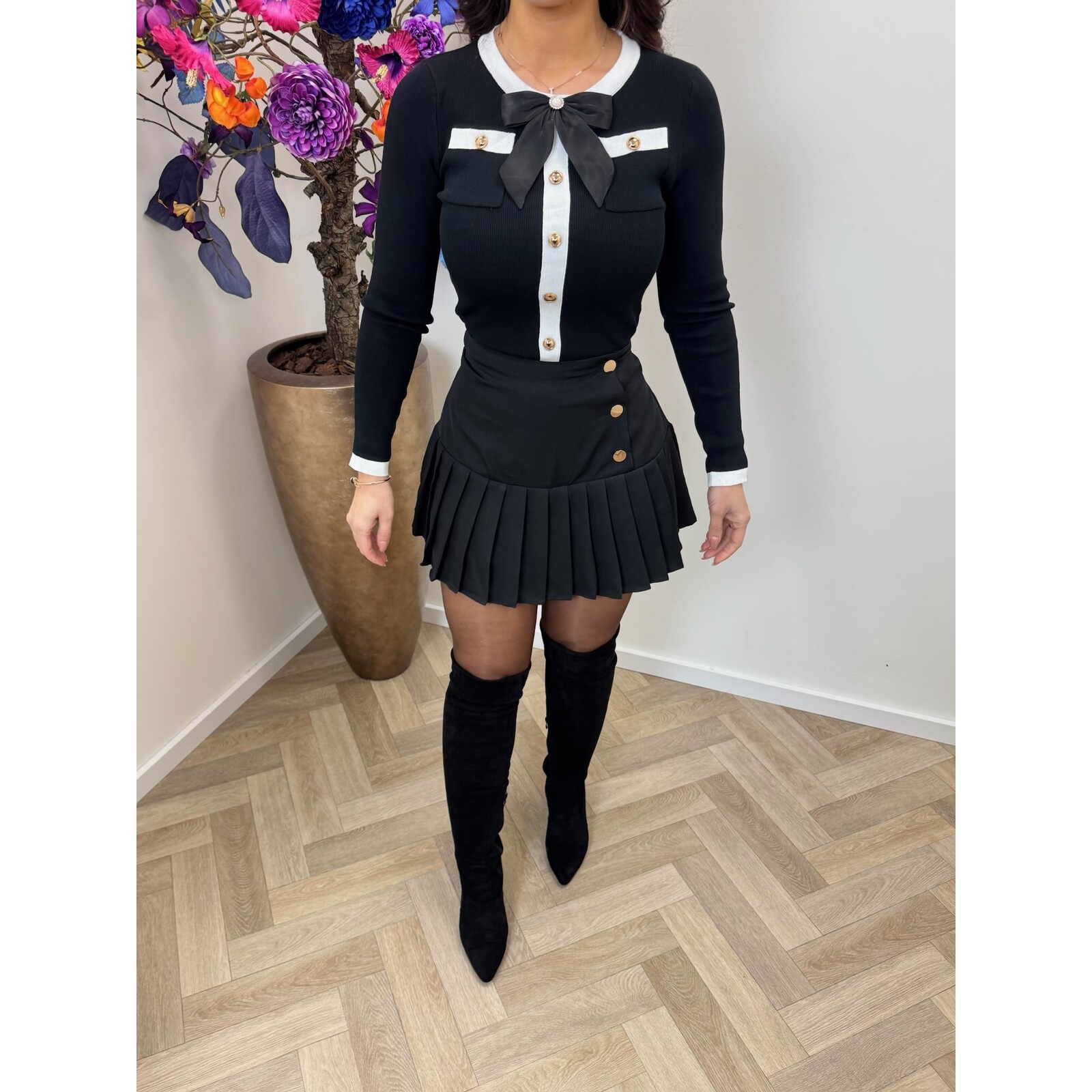 Top Bow Button DZ93754  Black