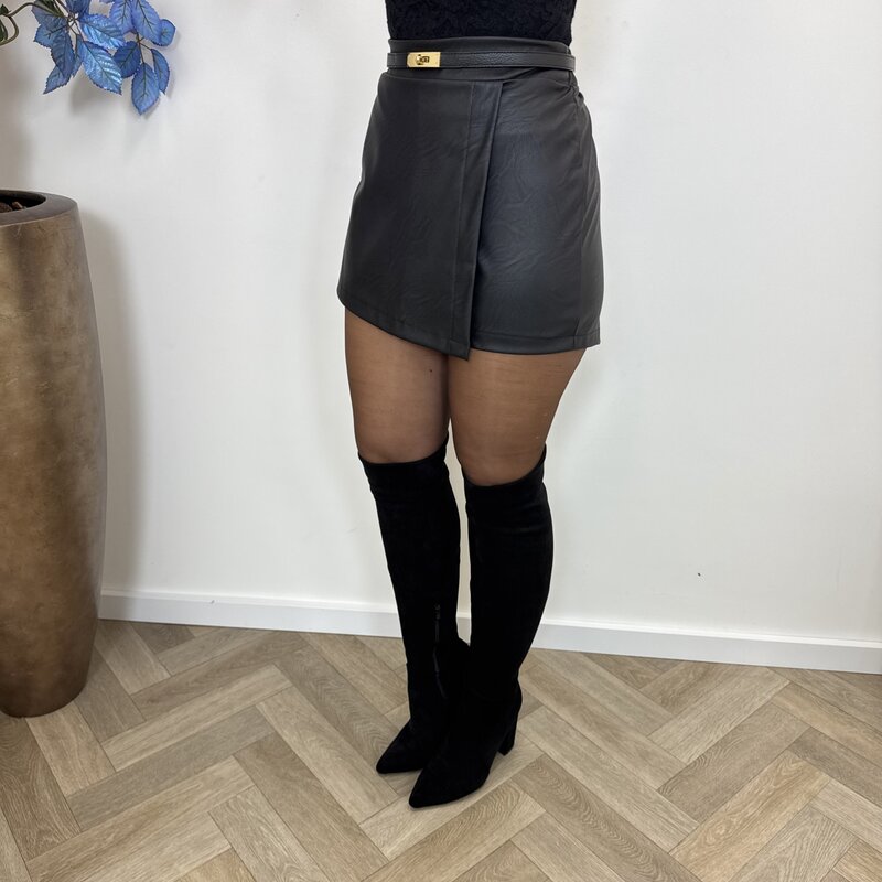 Basic skort leder Black