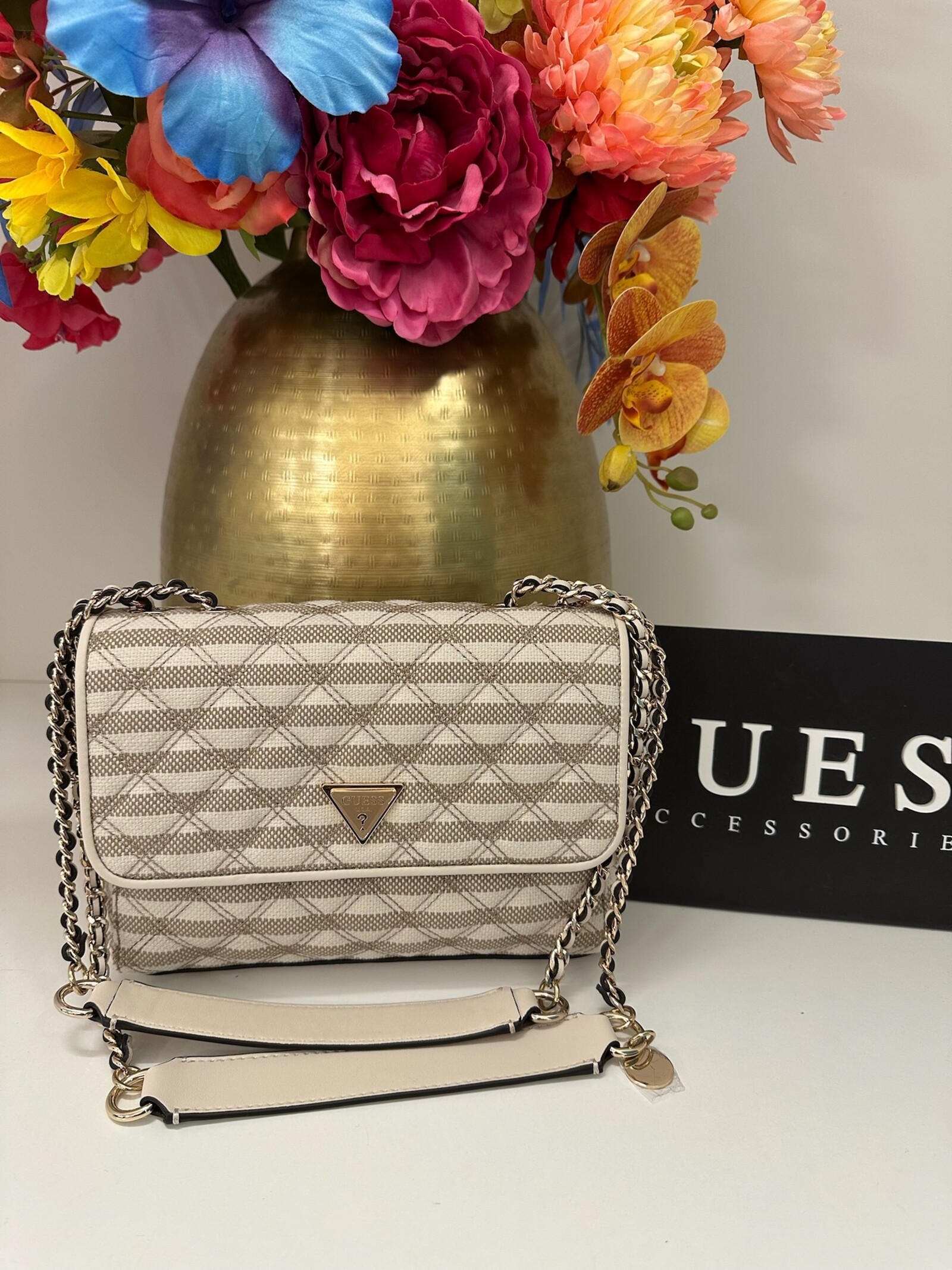 Guess Flap bag Giully Taupe Multi Guess  1155