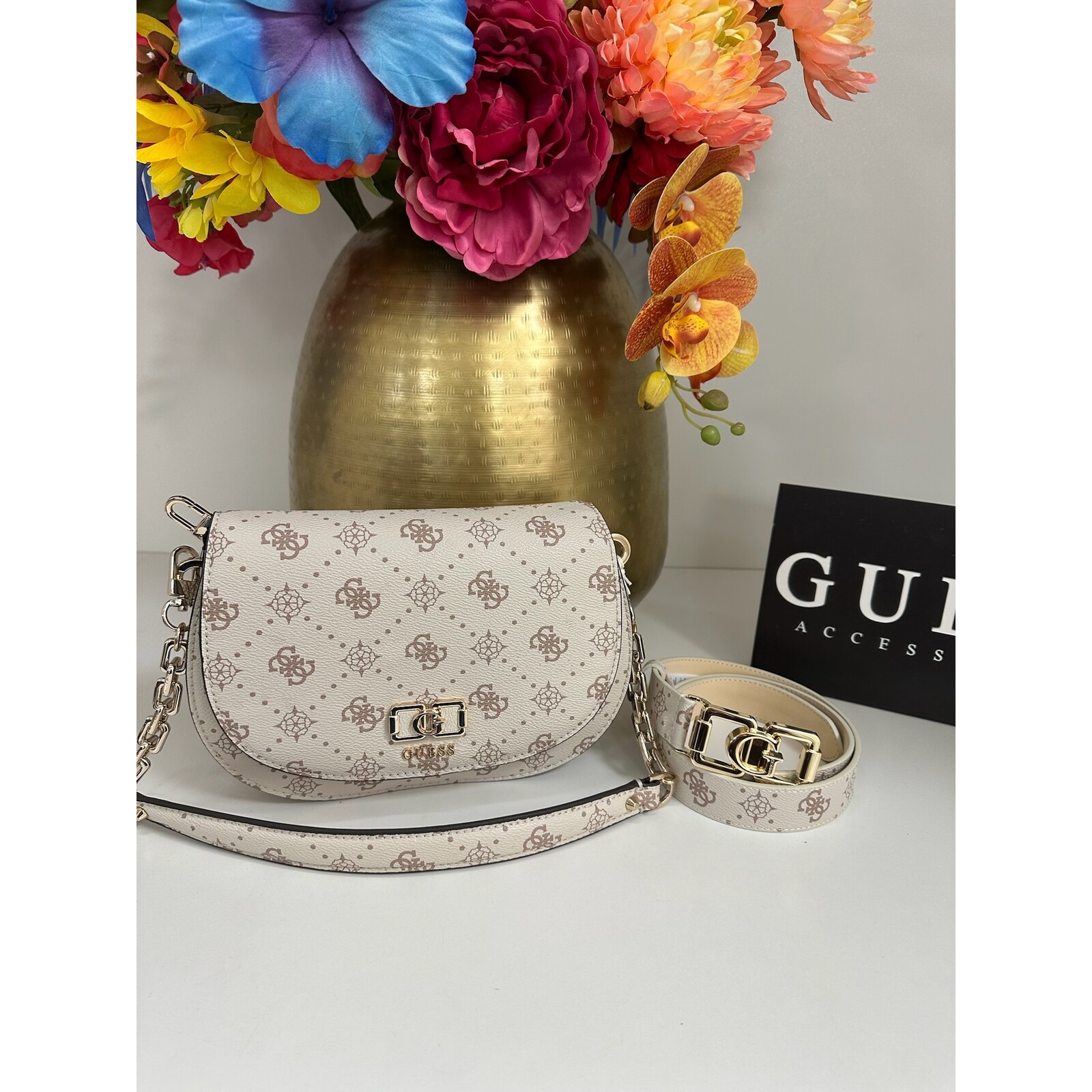Guess Flap Bag Emelie Vanilla Logo Guess 1154