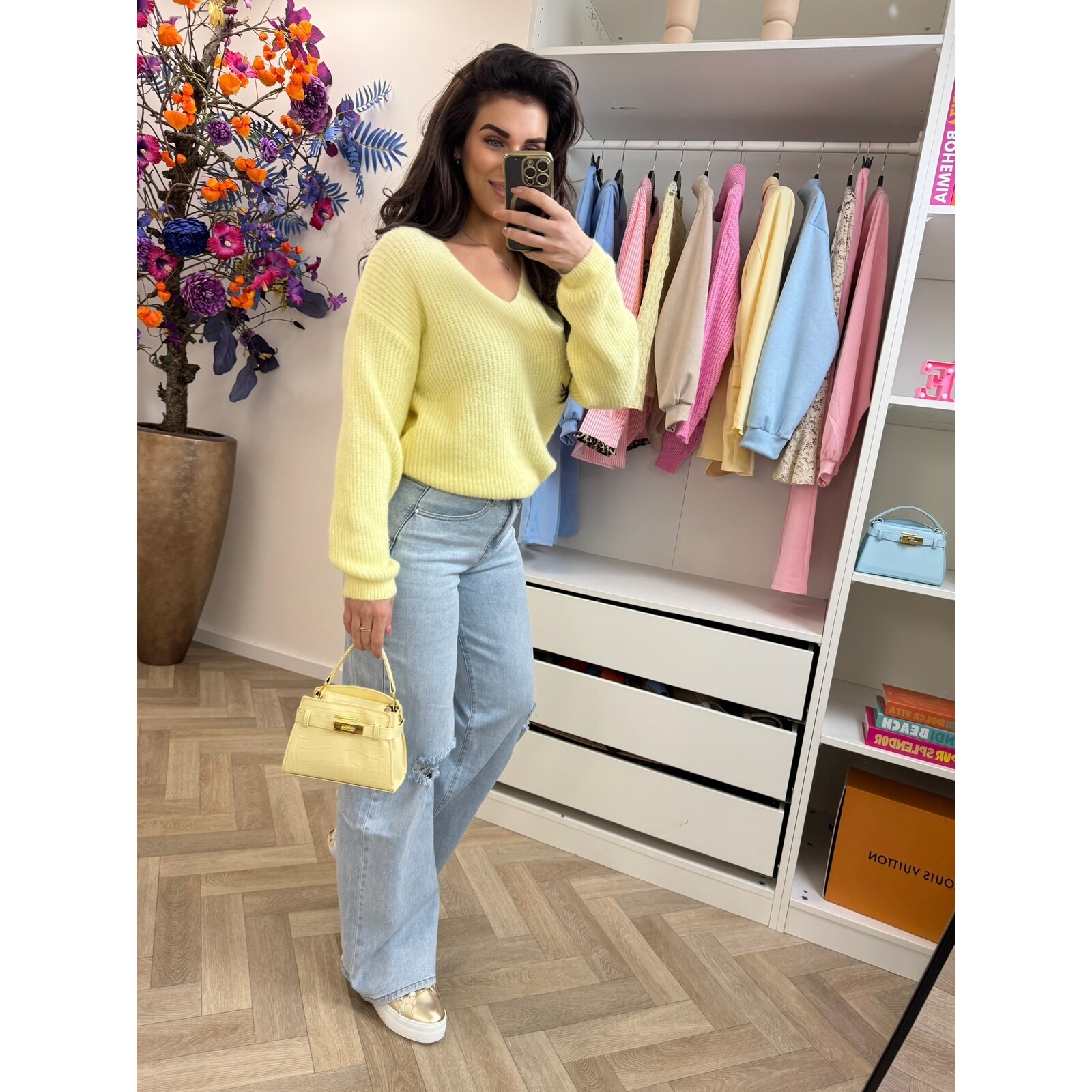 Sweater Paris v-hals Yellow