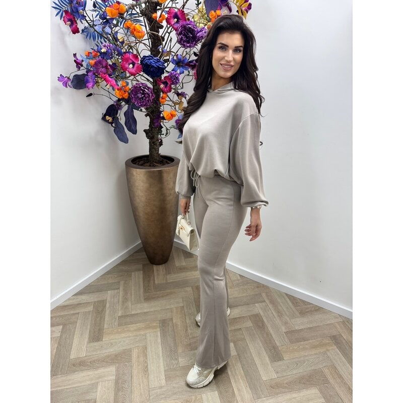 2 Delig joggingspak Basic Flair  Taupe