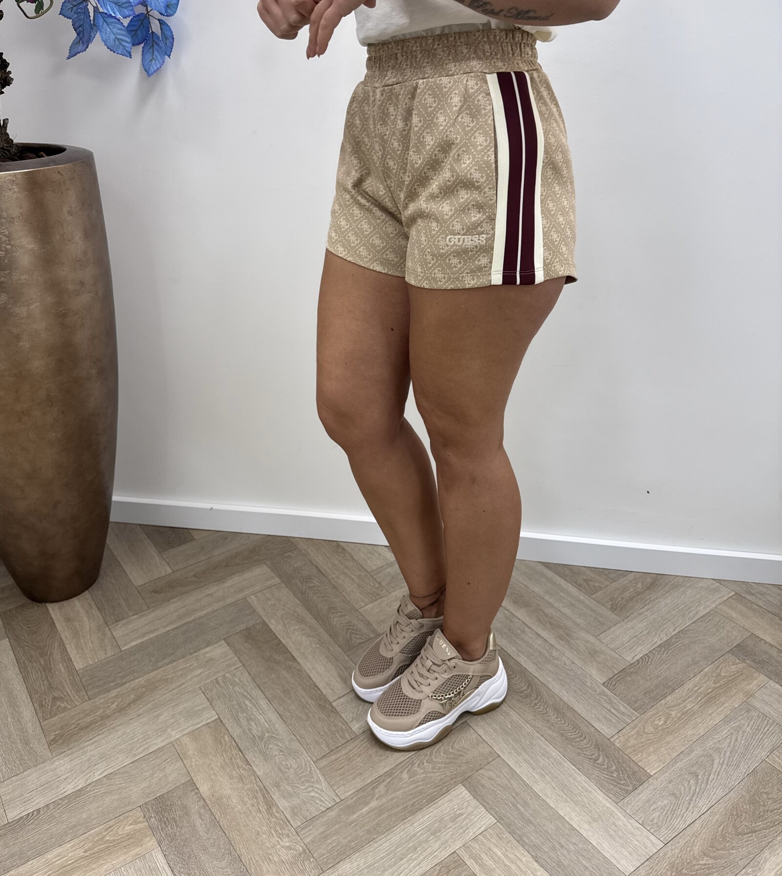 Guess Short Allover Logo Beige Guess 1126