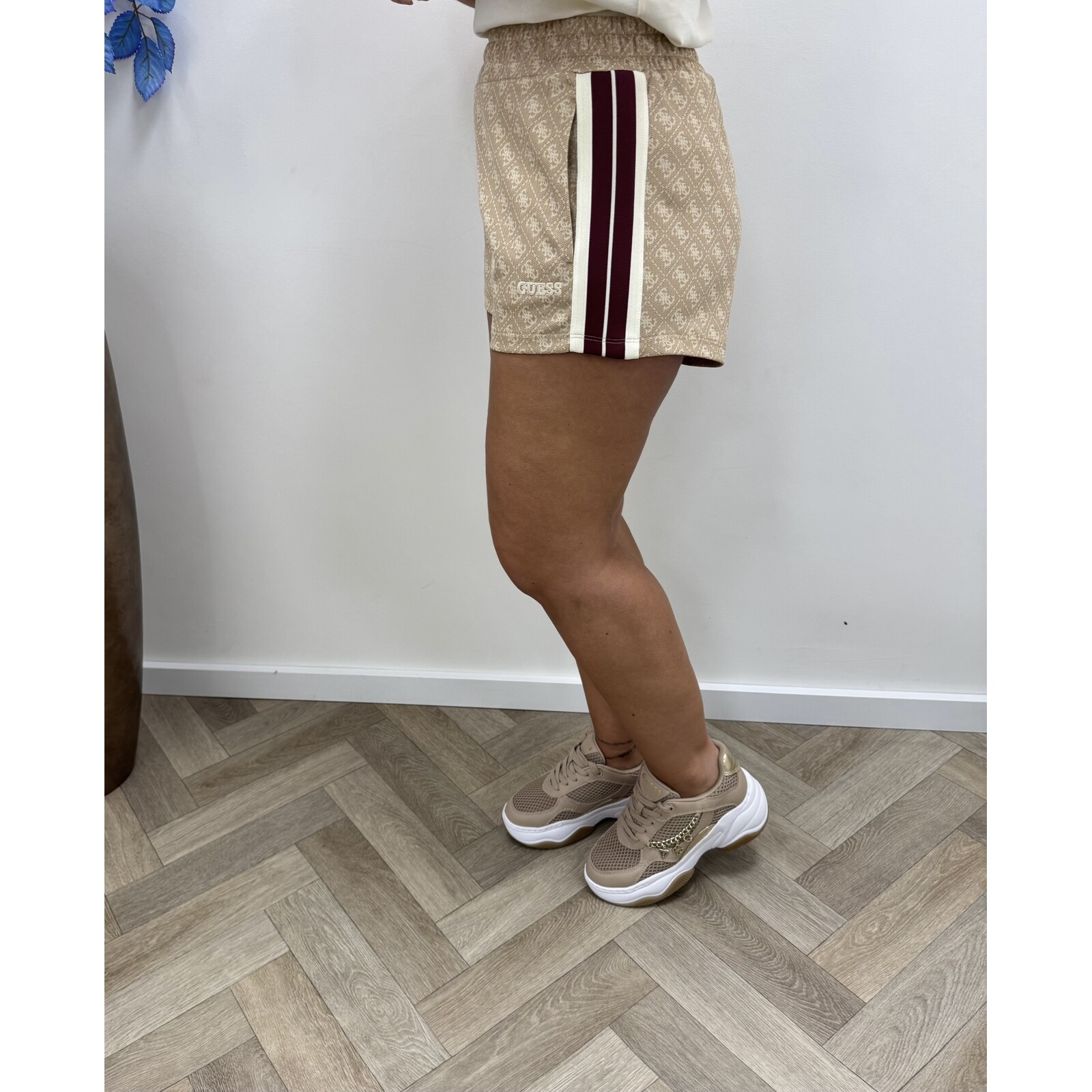 Guess Short Allover Logo Beige Guess 1126