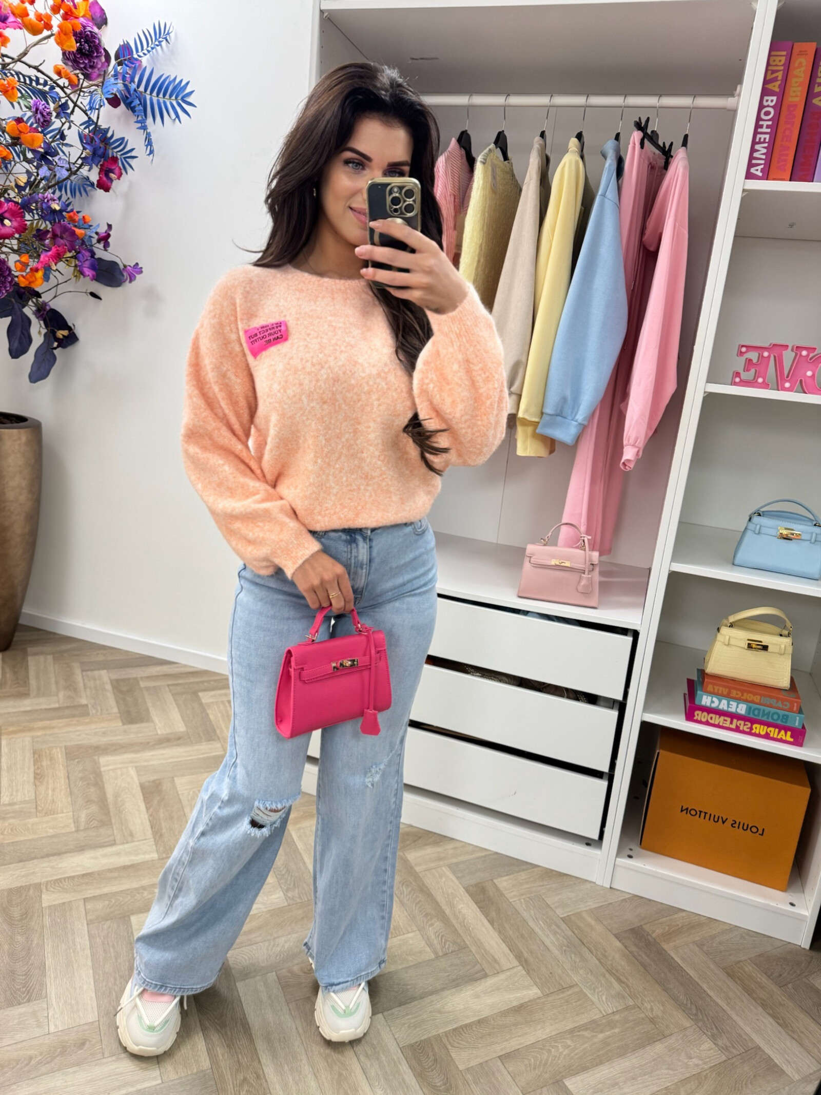 Trui embleem Amy Peach