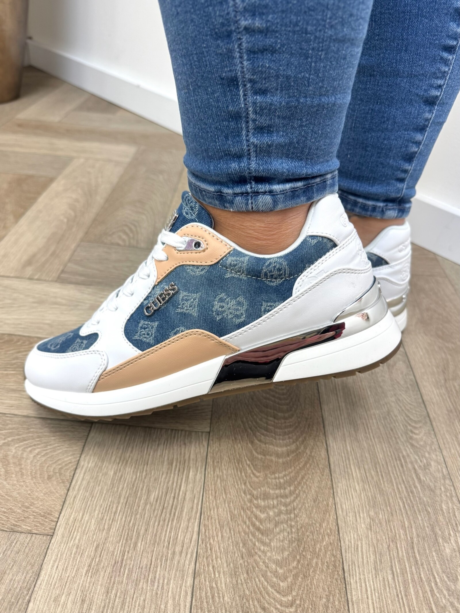 Guess Sneakers Moxea20 denim White Guess 1212