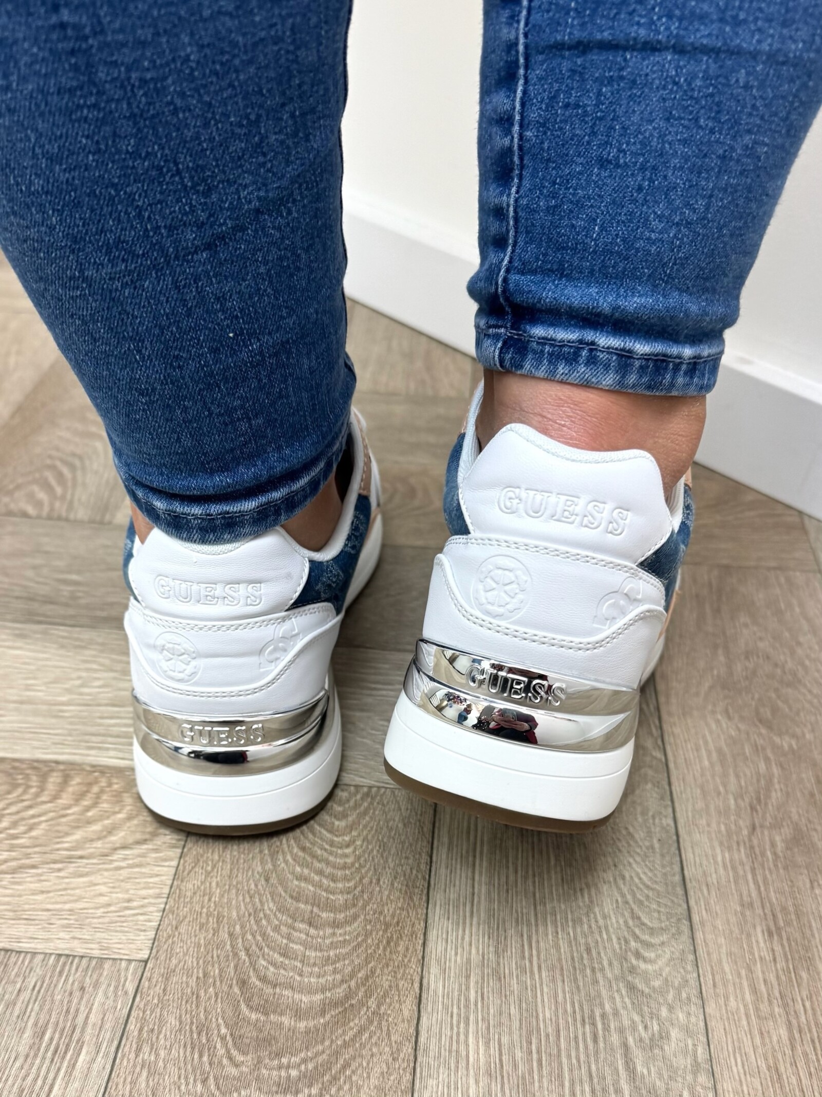 Guess Sneakers Moxea20 denim White Guess 1212