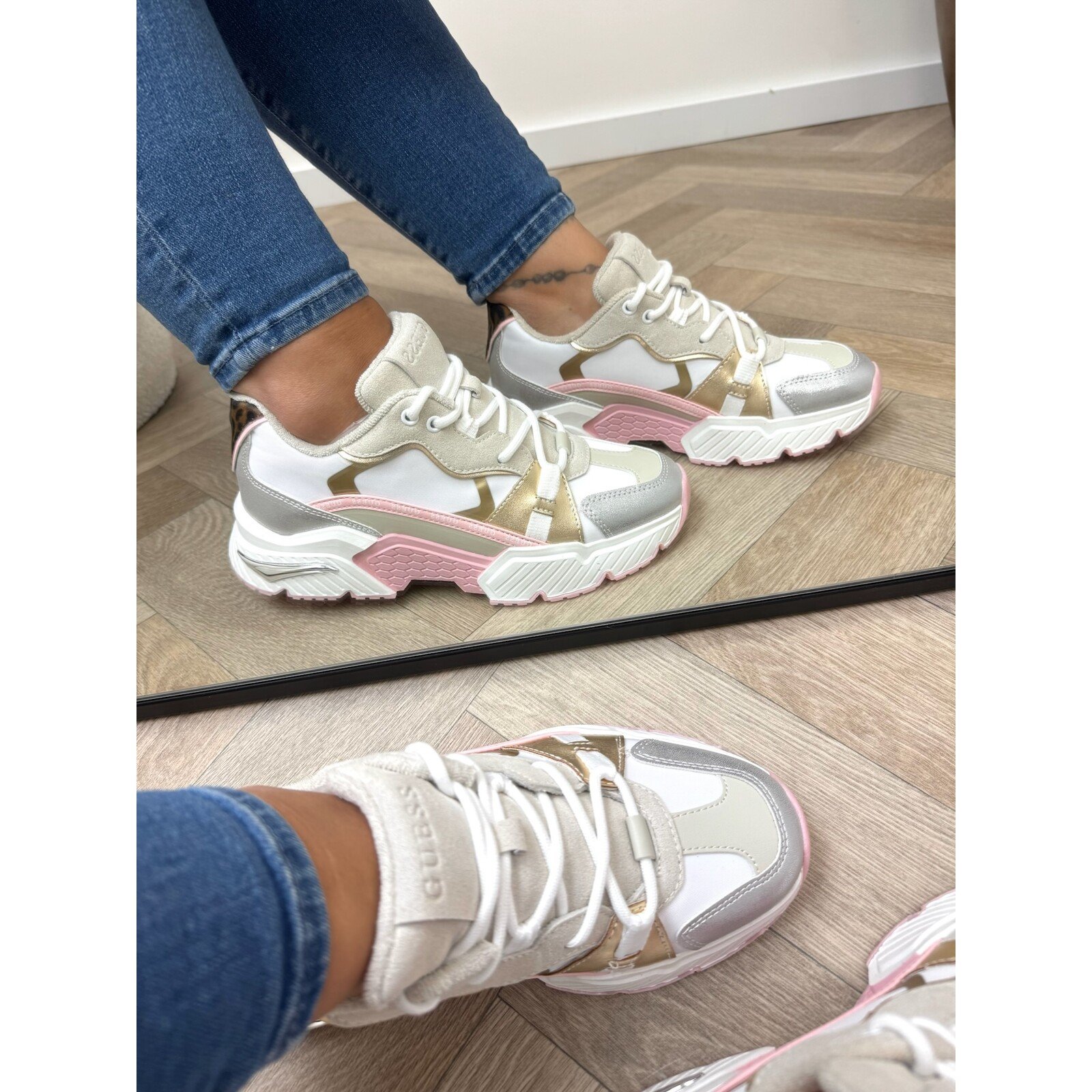 Guess Sneakers Carrl17 White pink Guess 1218