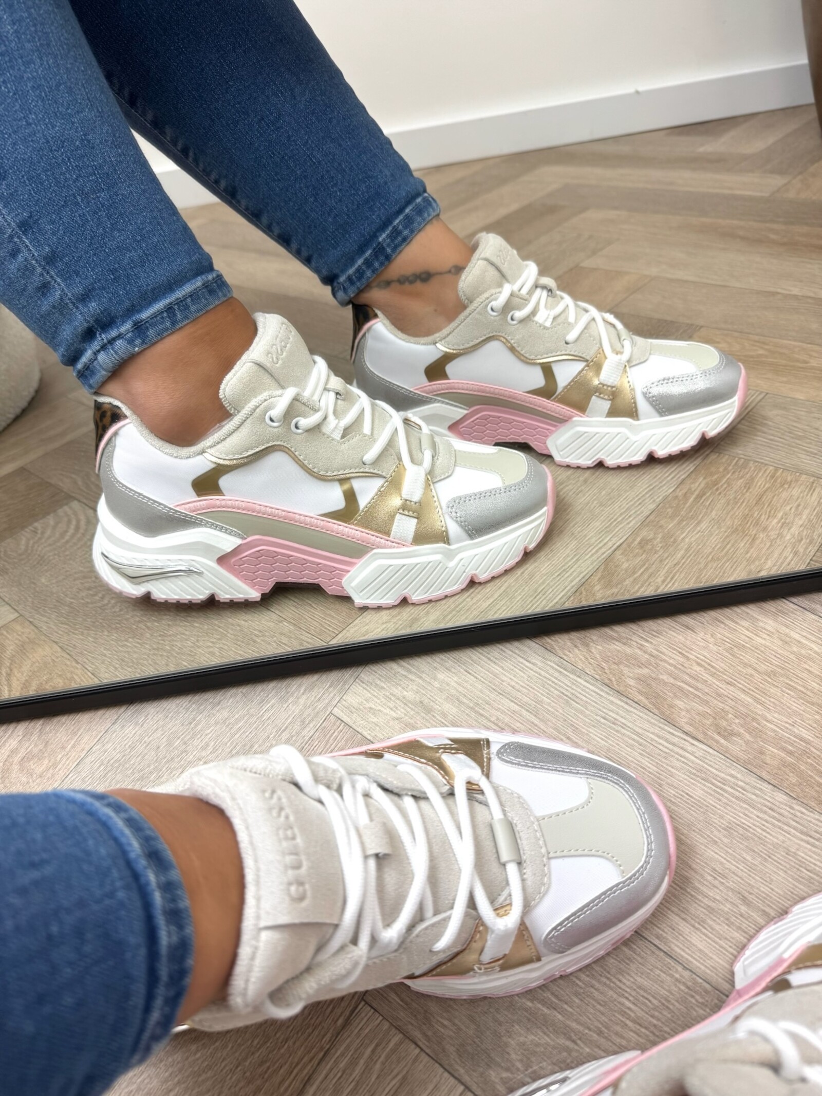 Guess Sneakers Carrl17 White pink Guess 1218