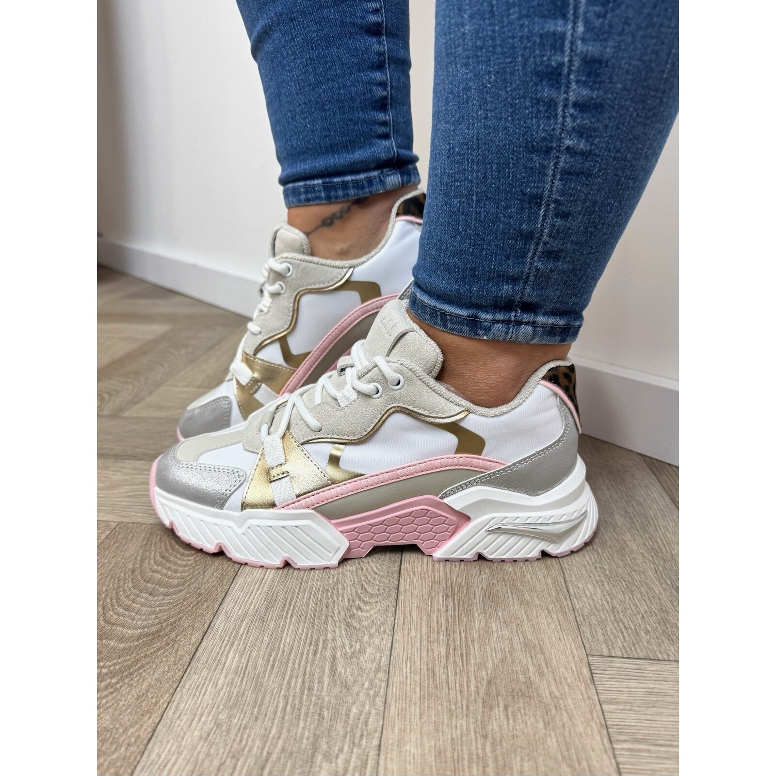 Guess Sneakers Carrl17 White pink Guess 1218