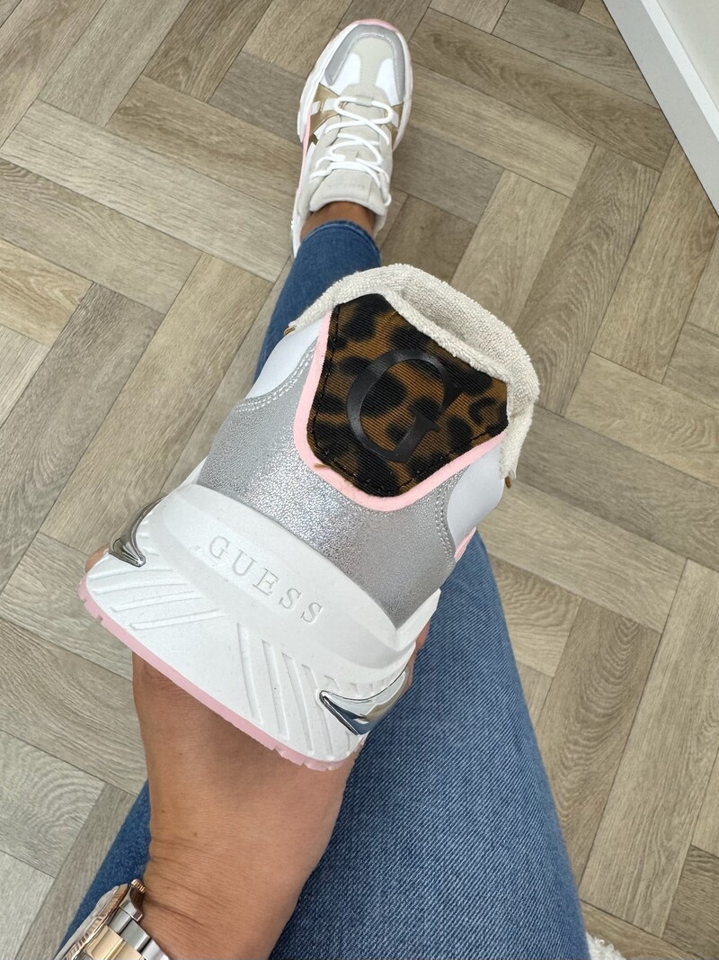 Sneakers Carrl17 White pink Guess 1218