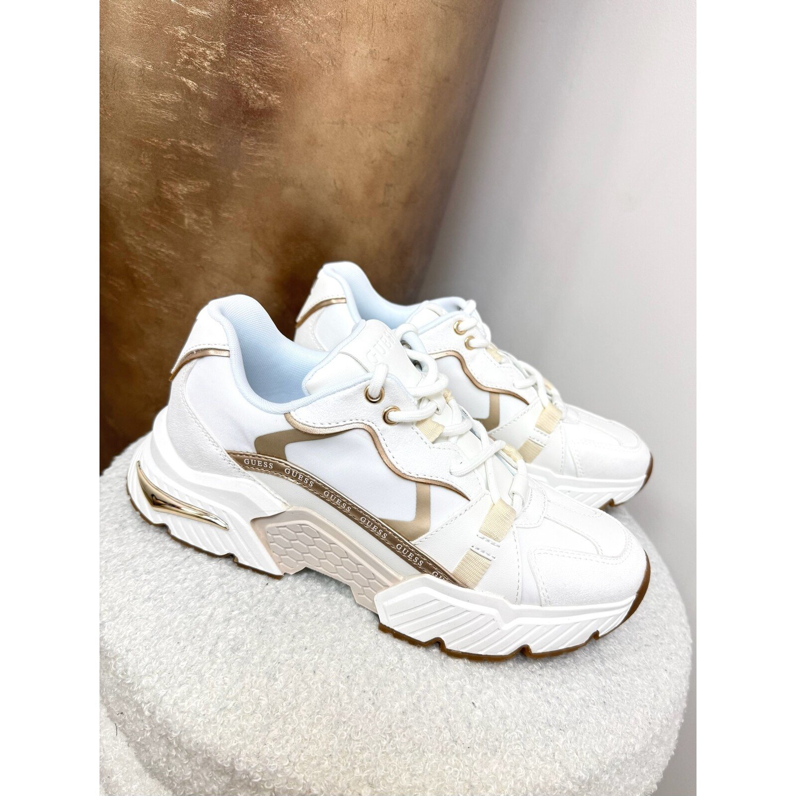 Guess Sneakers Carrl17 White gold Guess 1217