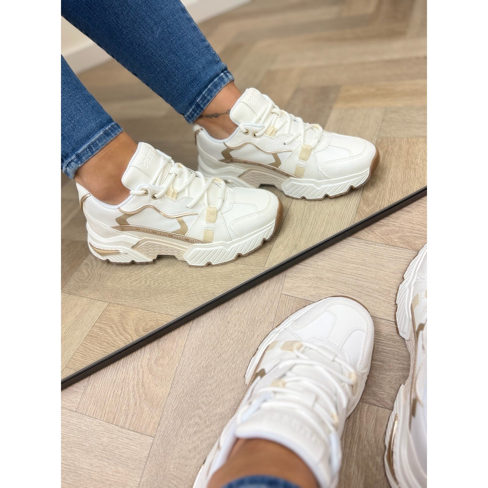 Guess Sneakers Carrl17 White gold Guess 1217