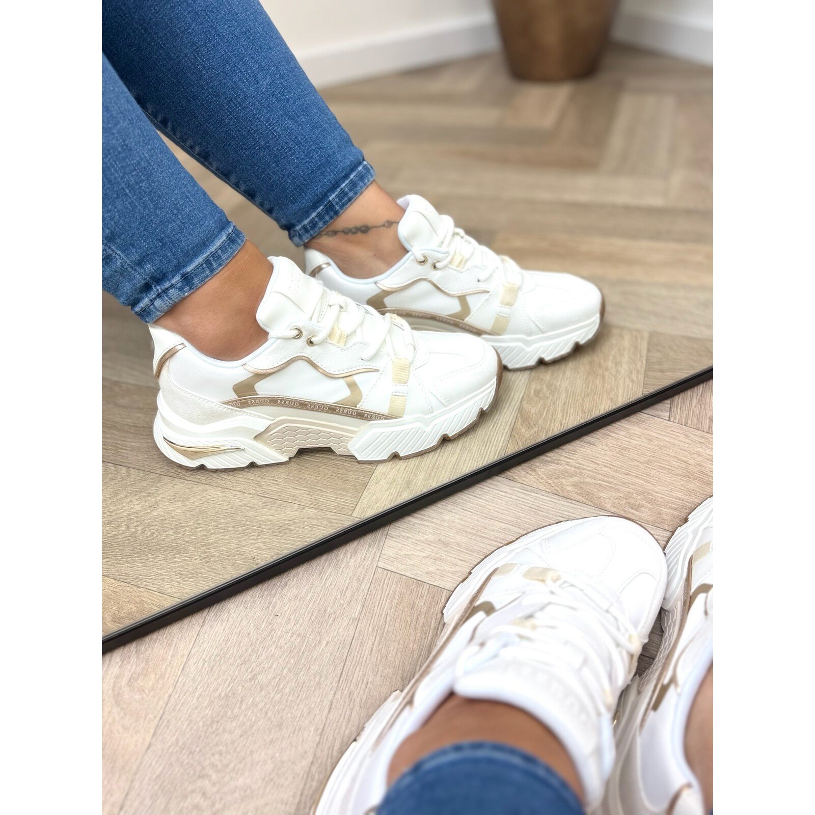 Guess Sneakers Carrl17 White gold Guess 1217