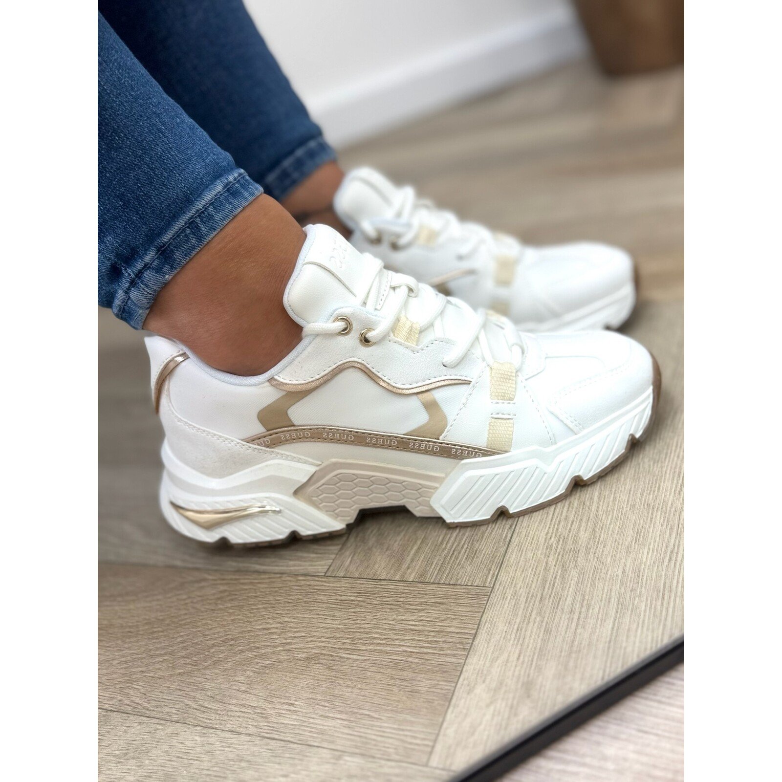 Guess Sneakers Carrl17 White gold Guess 1217