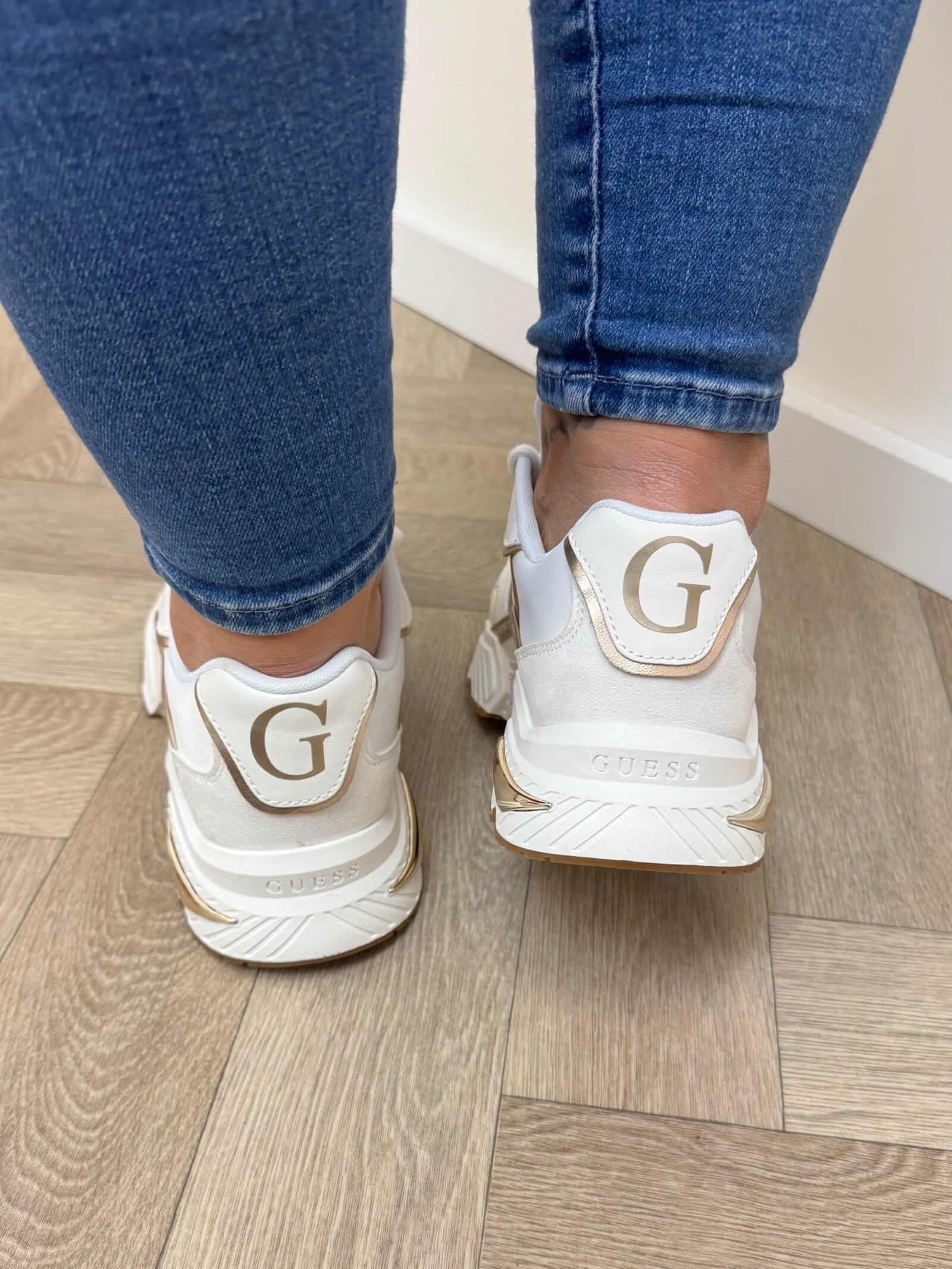 Guess Sneakers Carrl17 White gold Guess 1217