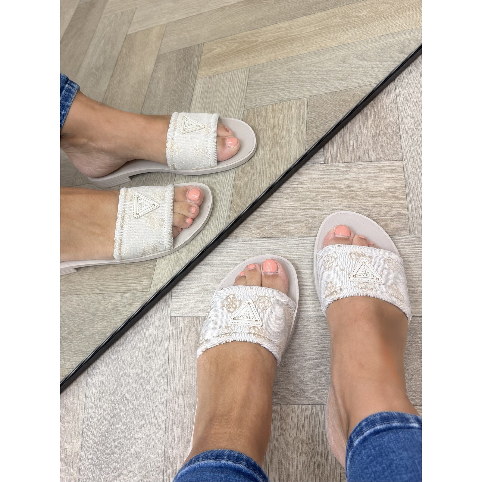 Guess Slippers Elysone beige Guess 1215