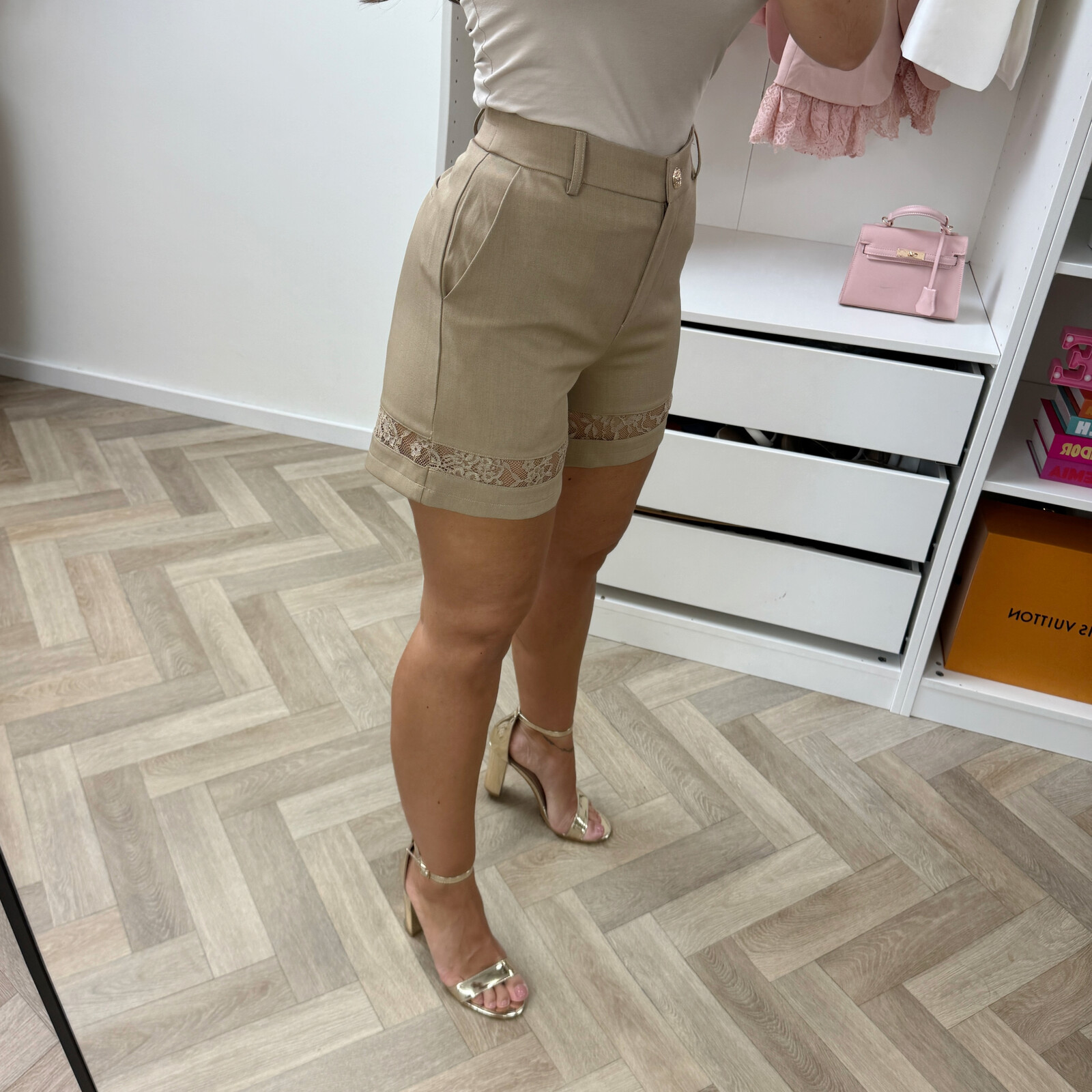 Short Luxury Lace 3381 Taupe