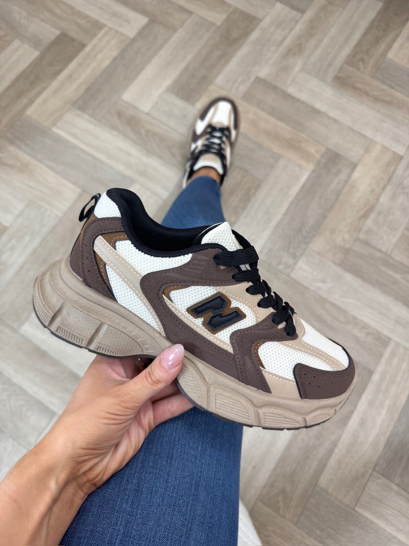Sneakers N Logo 23043 Brown