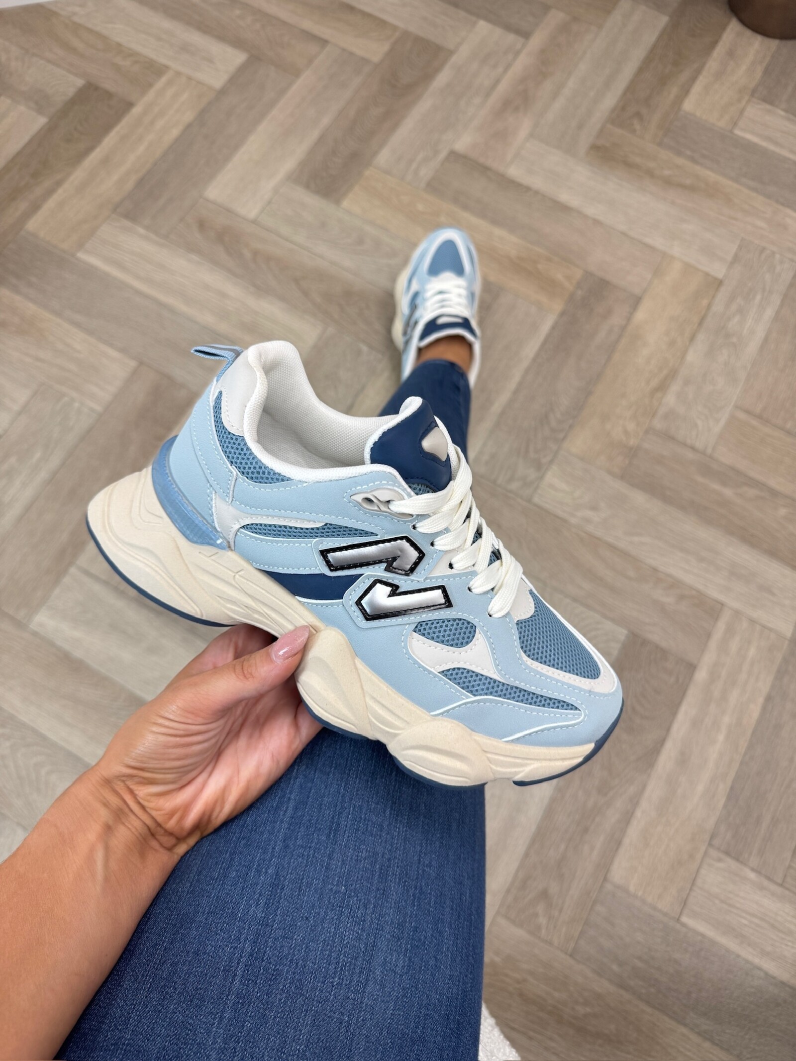 Sneakers N Logo 24071 Light Blue