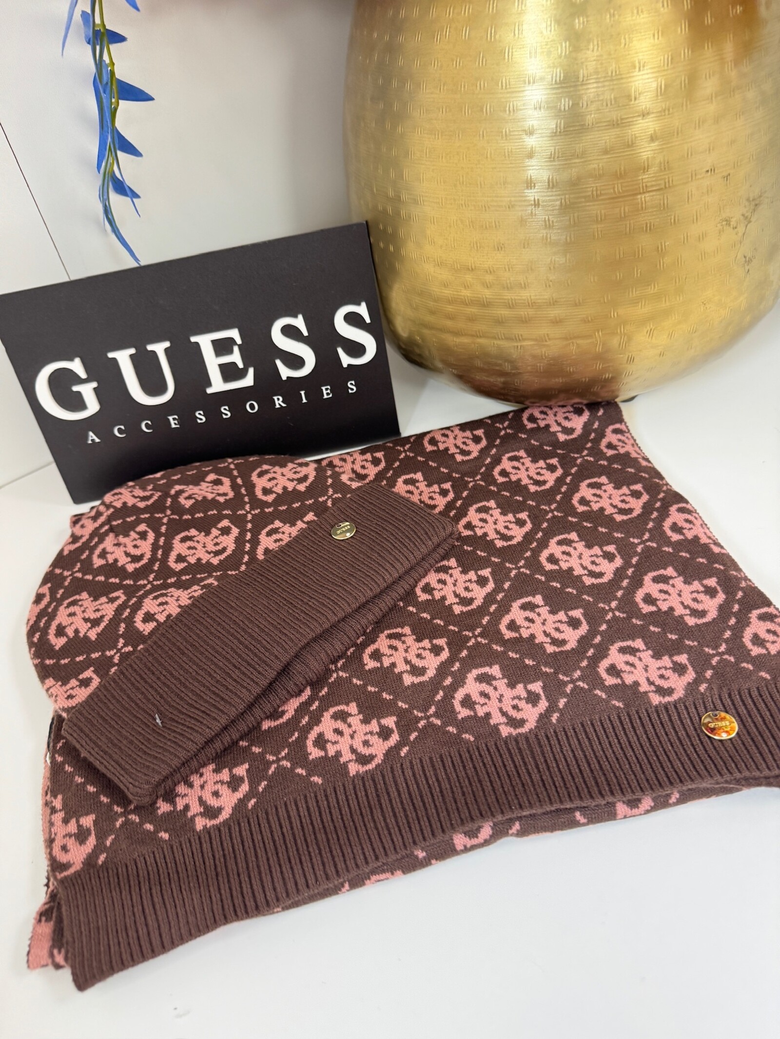 Guess Set Sjaal + Muts All Logo Brown Guess 1380