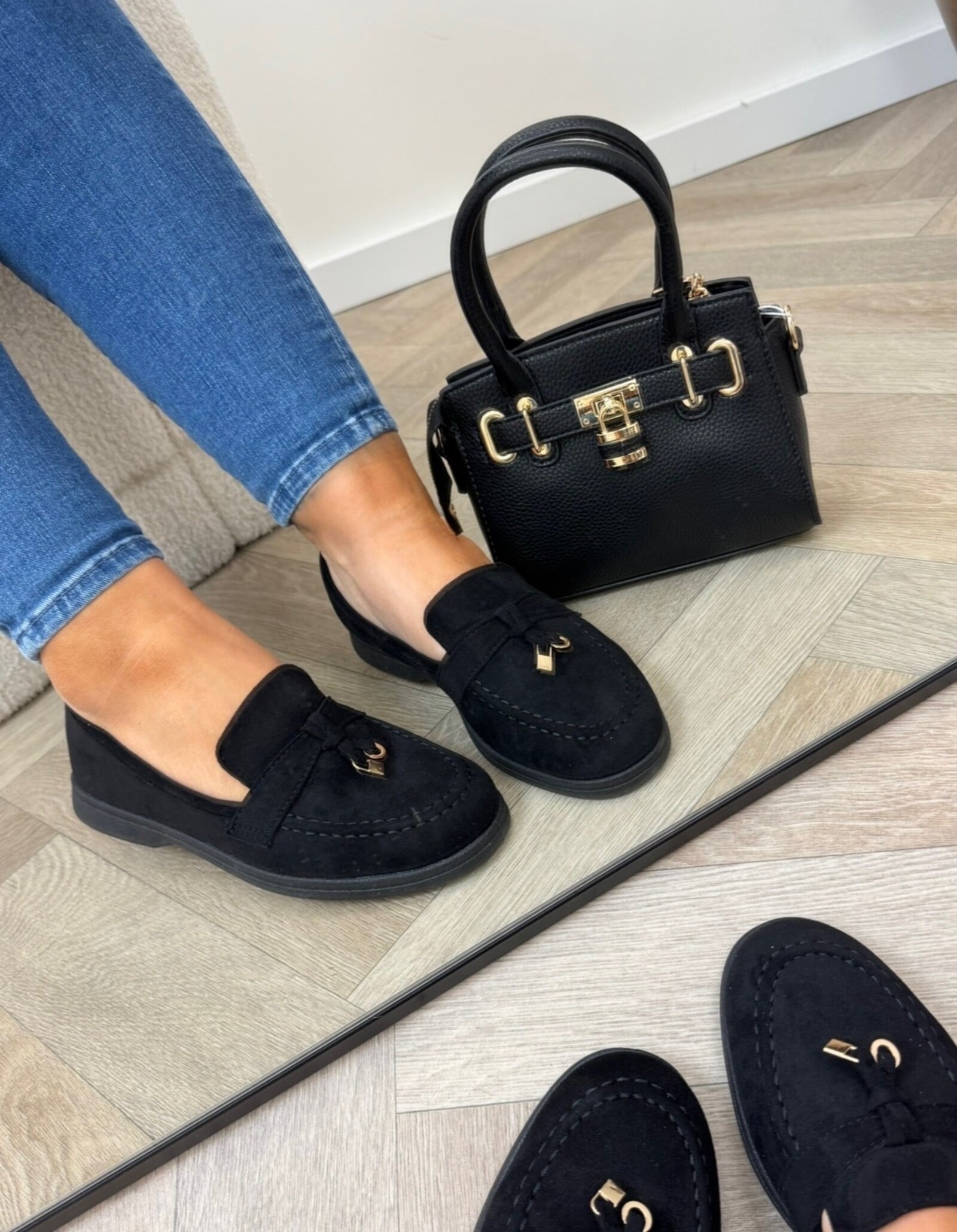 Suede Loafers Classic AQ229 Black