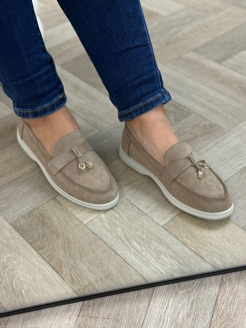 Suede Loafers Classis AQ229 Taupe