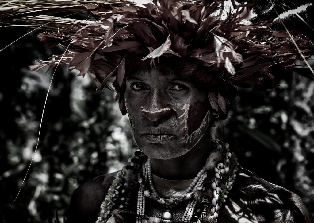 Woman in the sing-sing festival of Mt Hagen