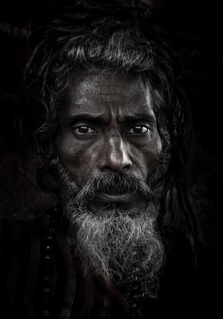 Saddhu looking without seeing