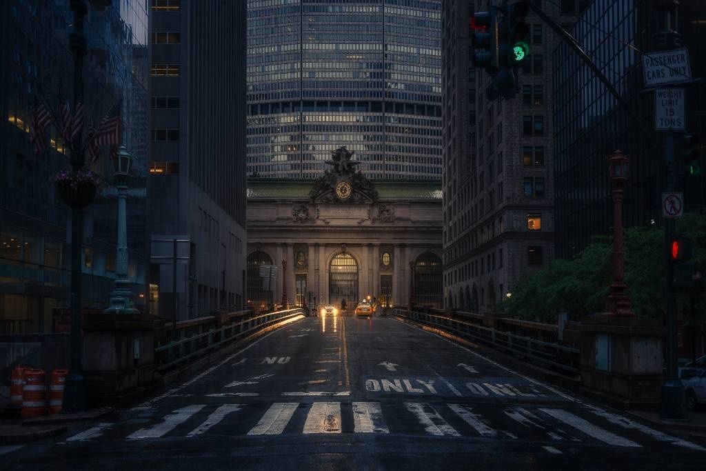 Night time shot of Grand Central Terminal Viaduct with Metlife Building