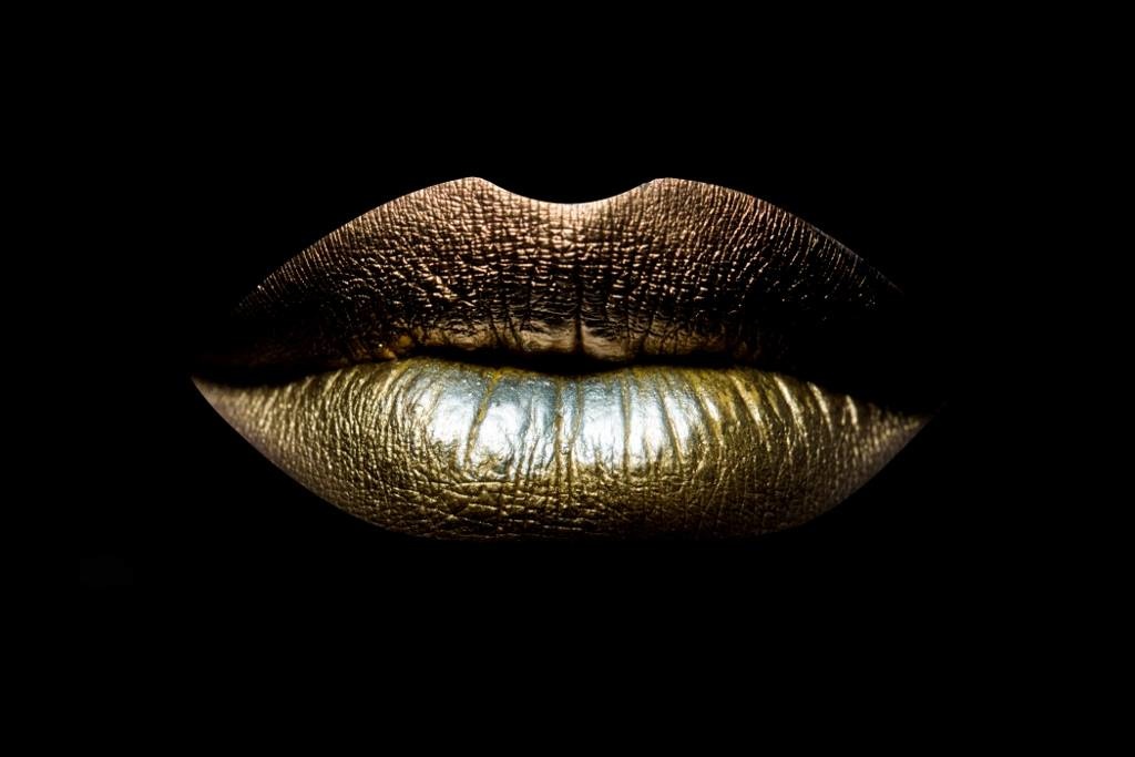 Gold lips