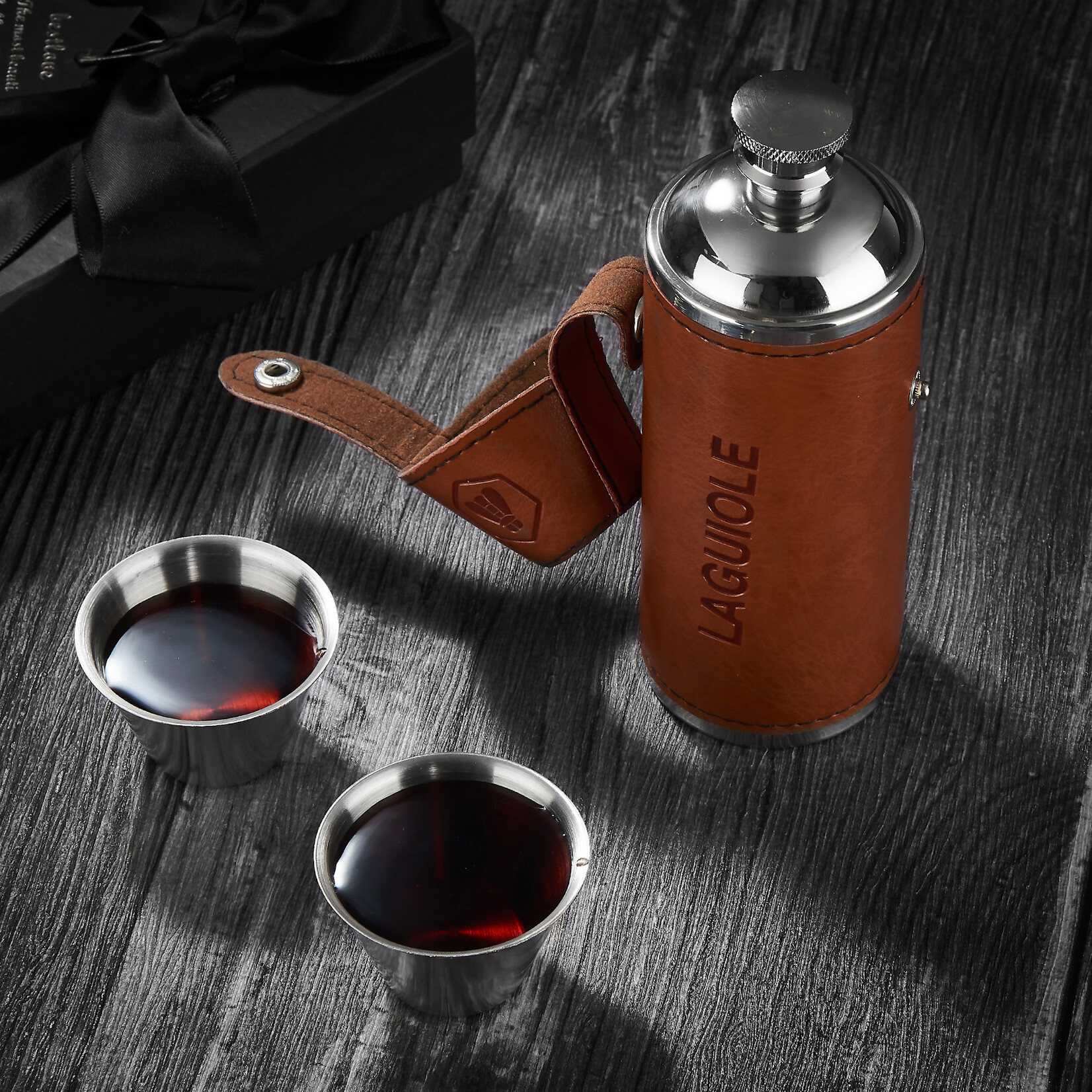Laguiole Hipflask with 2 cups