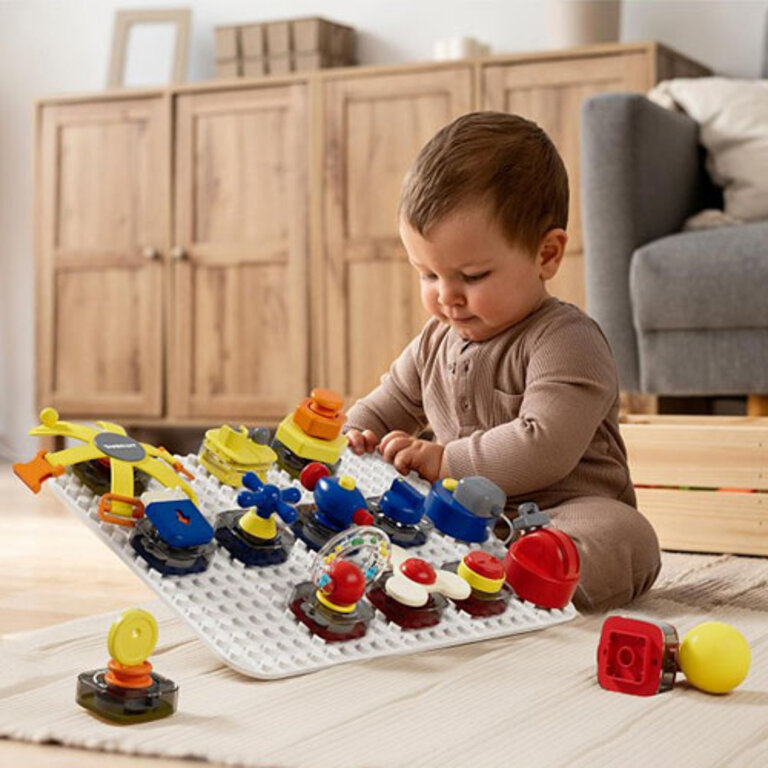 Zazu Topbright - Busy board