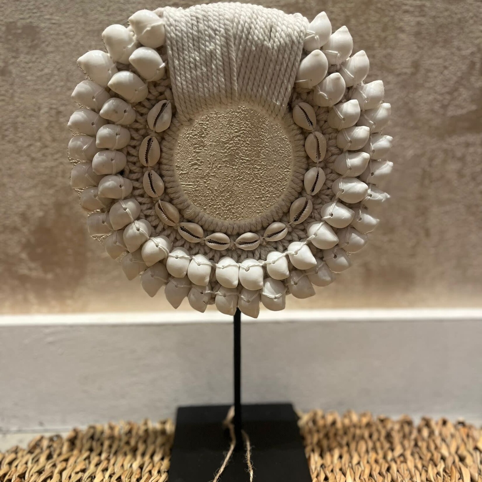 Necklace shell stand Livia