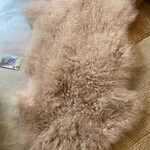 Schapenvacht krulhaar beige 100cm