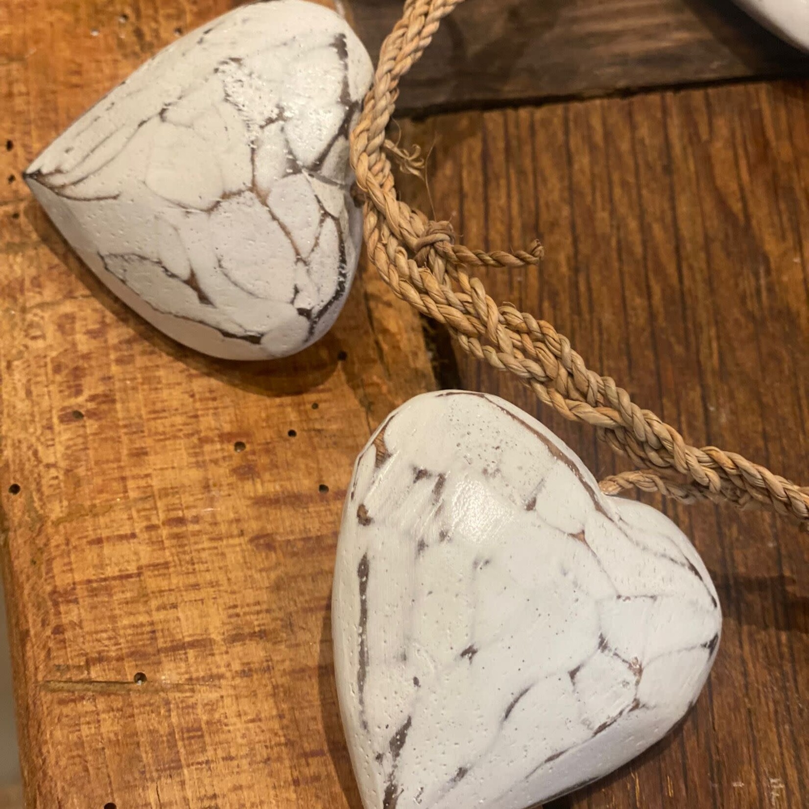 witte harten (10) aan een gevlochten touw