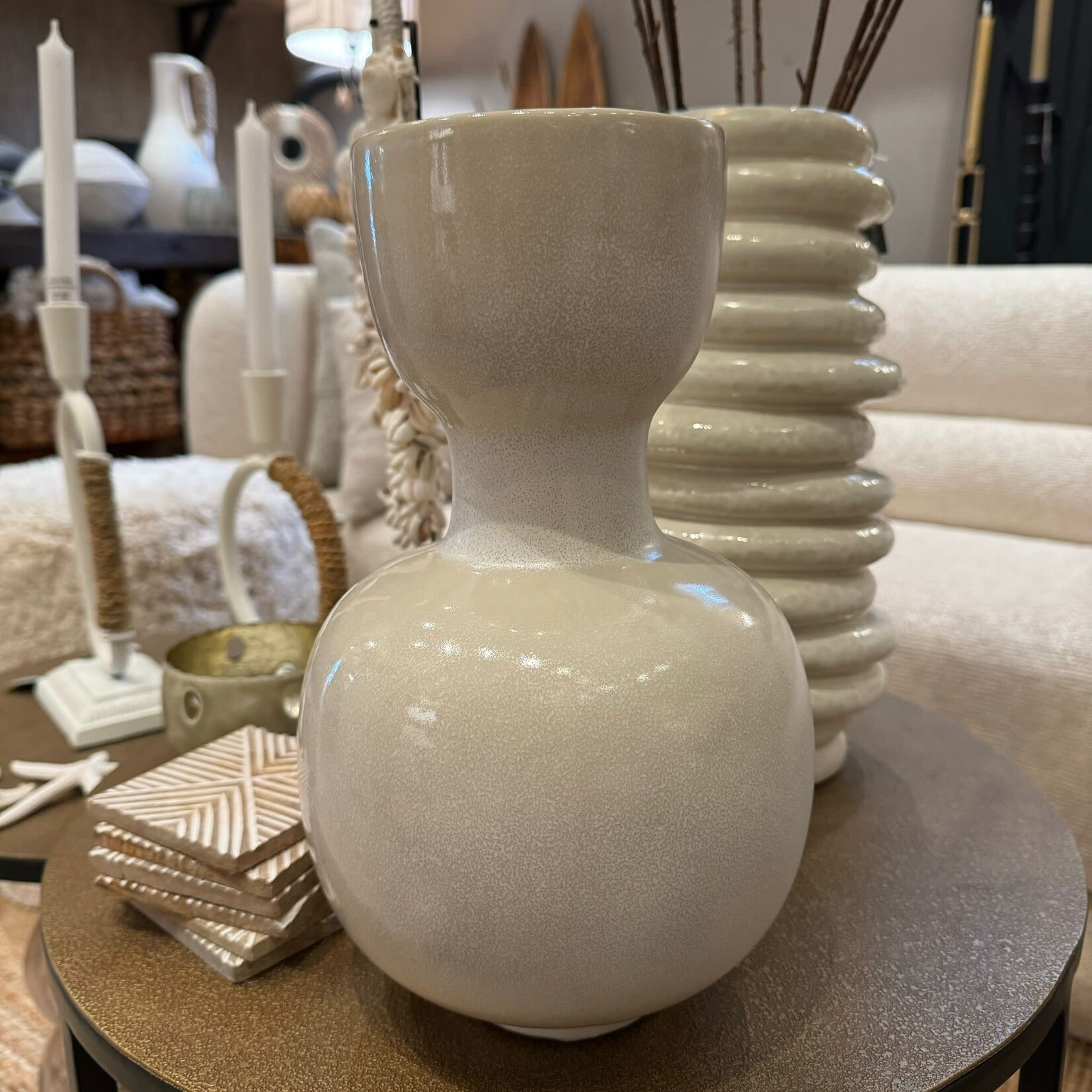 Lifestyle Benjamin - handgemaakte witte/creme bolle vaas
