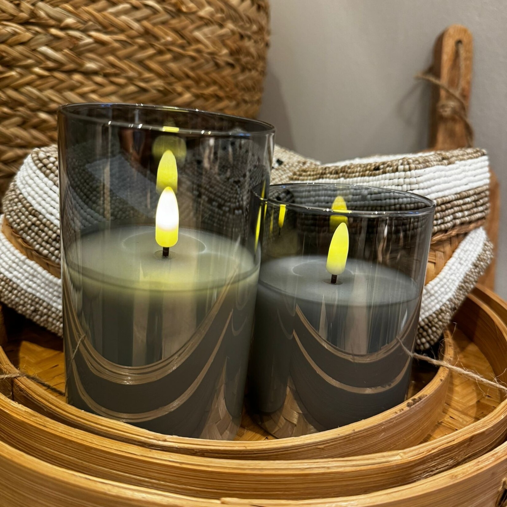 LED light grijs met witte kaars L