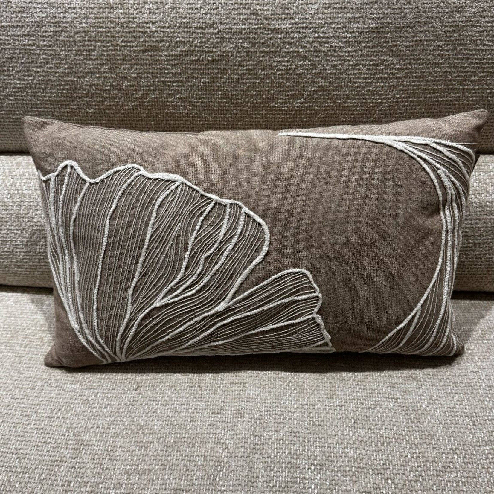 Kussen beige wit blad 30x50