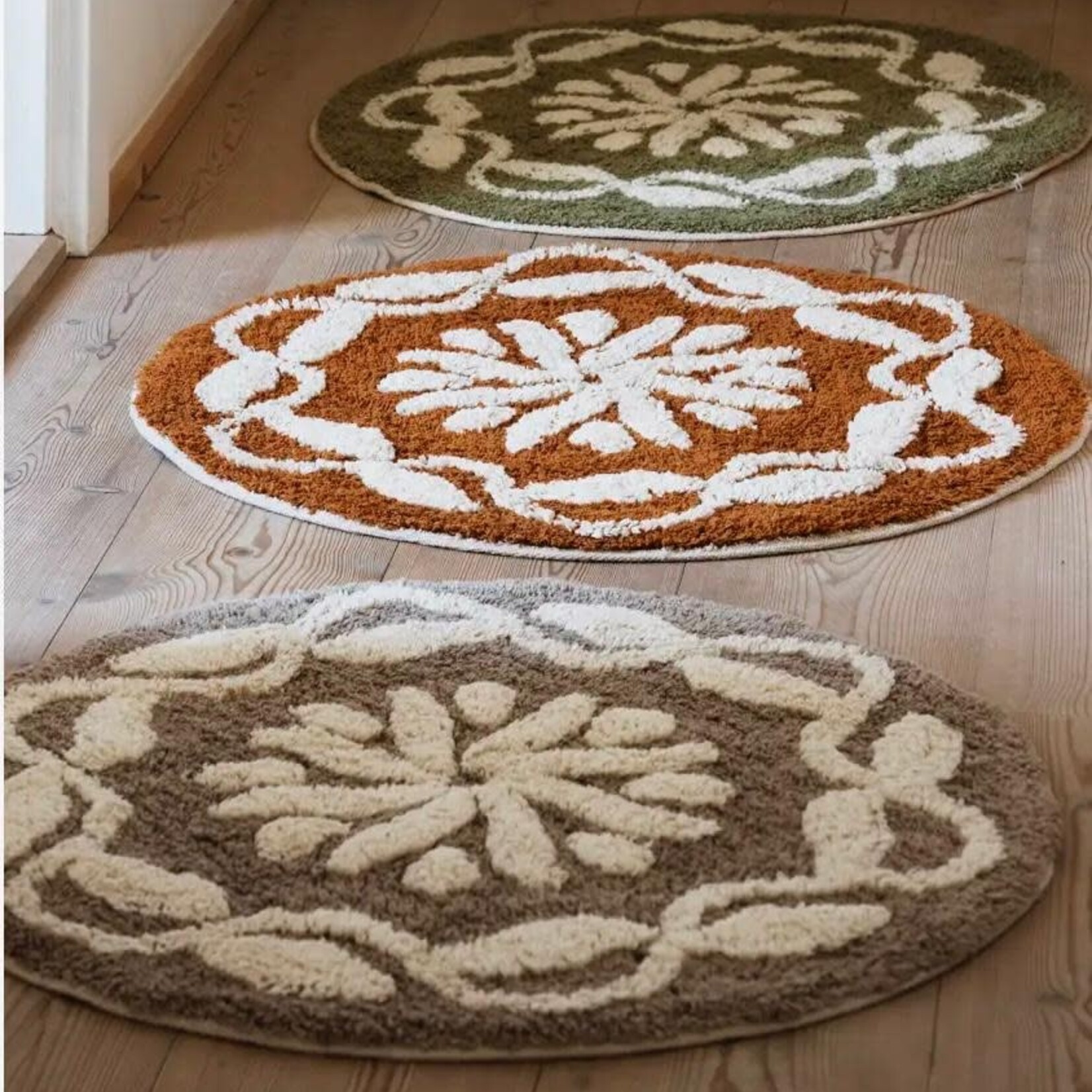 Madam Stoltz Round tufted bath mat Greige off white