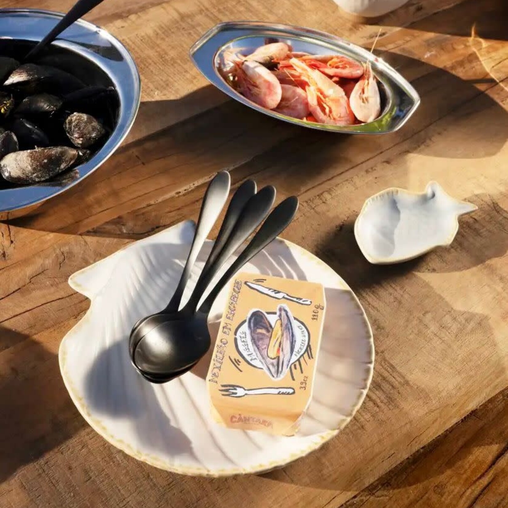 Madam Stoltz Stoneware sea shell tray L Madam Stoltz