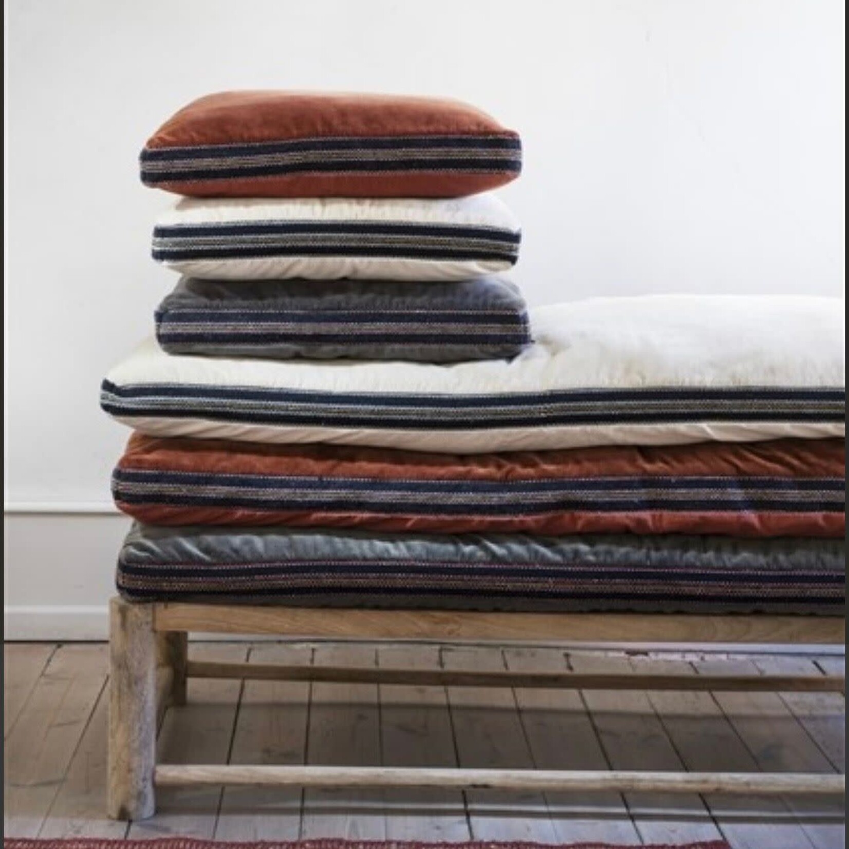 Madam Stoltz Katoenen matras kussen fluweel 60x140